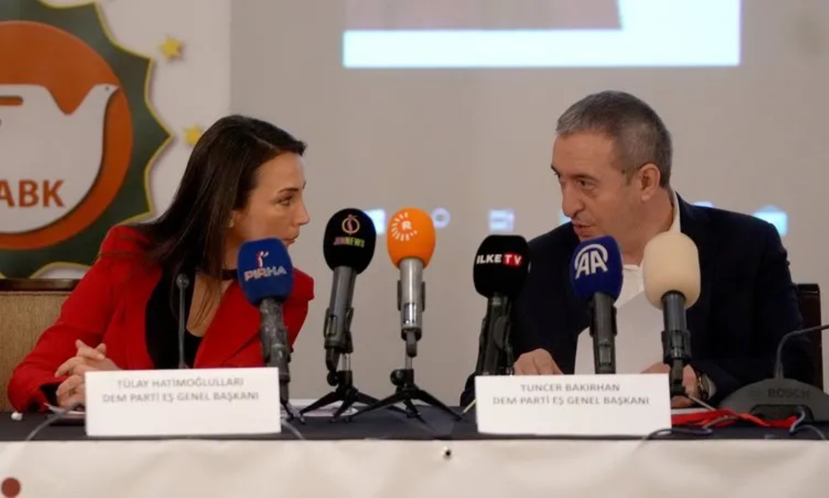 İktidar medyasından Öcalan'a övgüler devam ediyor: İkinci görüşme öncesi yeni kulis... DEM ve Öcalan arasında çatlak iddiası