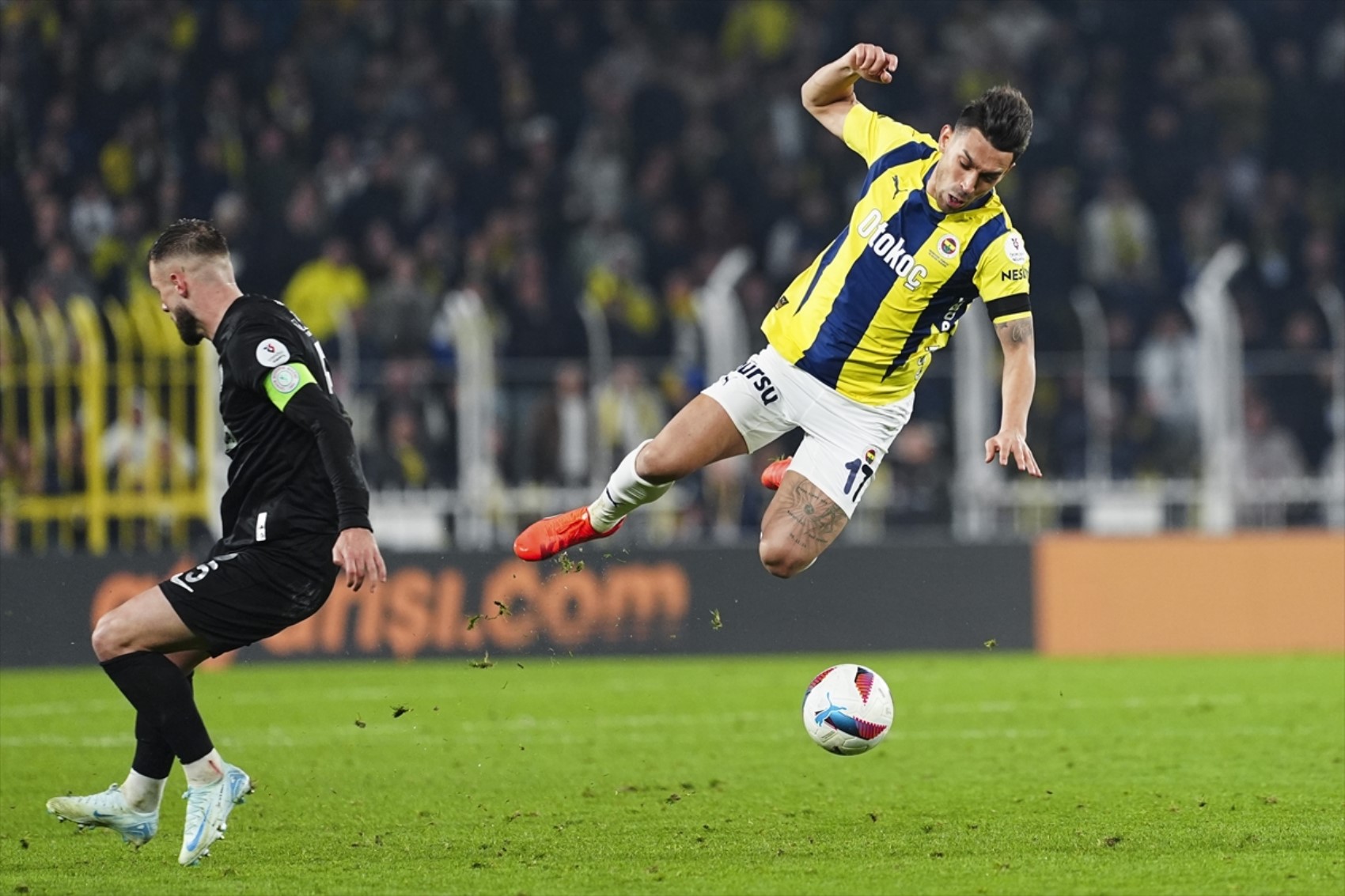 Galatasaray'dan Fenerbahçe maçına sert tepki: MHK ve VAR'a eleştiri yağdı