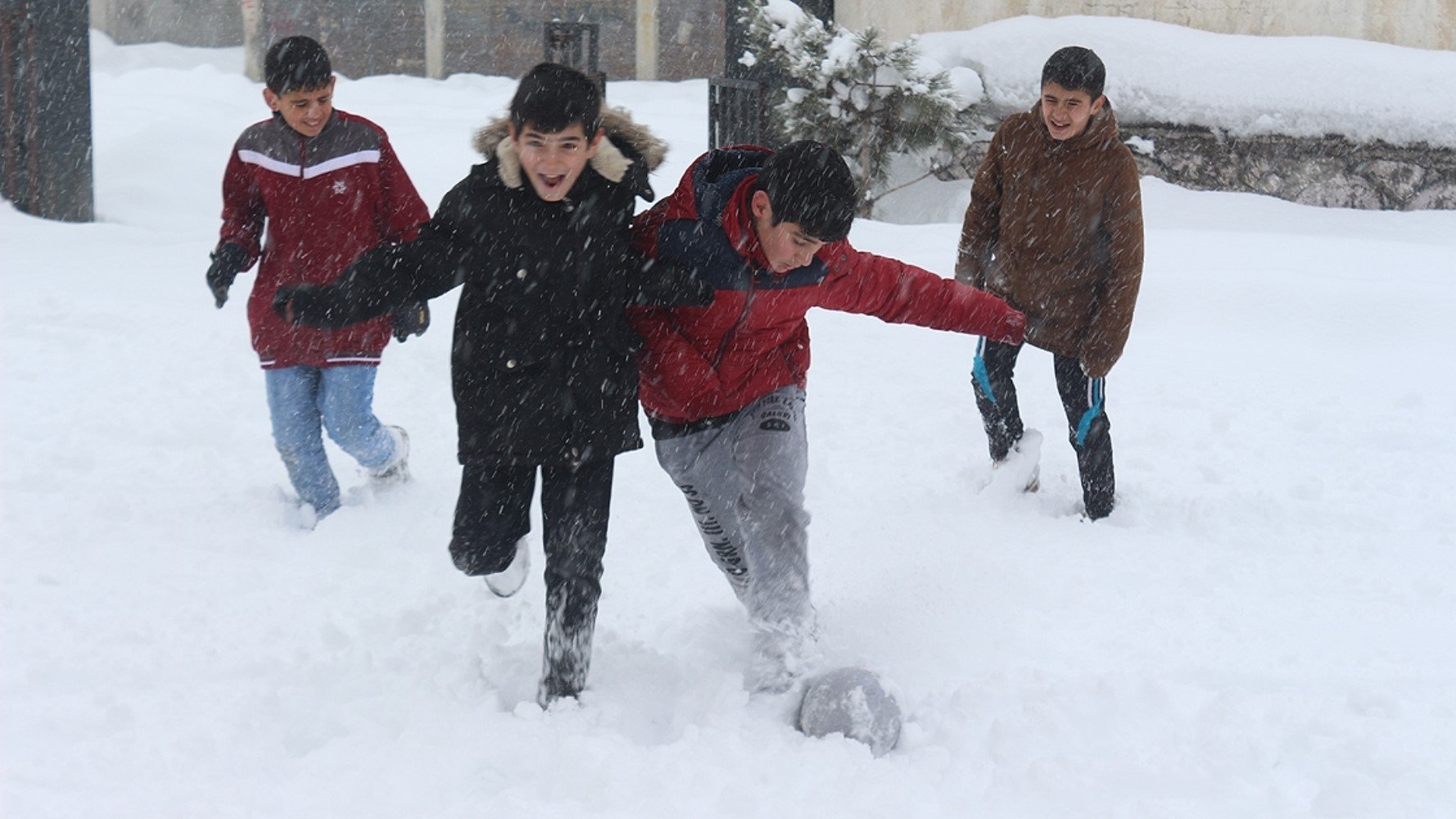 Kar yağışı nedeniyle 31 kentte eğitime ara verildi! Ankara’da okullar tatil mi? İşte 20 Şubat Perşembe okulların tatil edildiği il ve ilçeler…