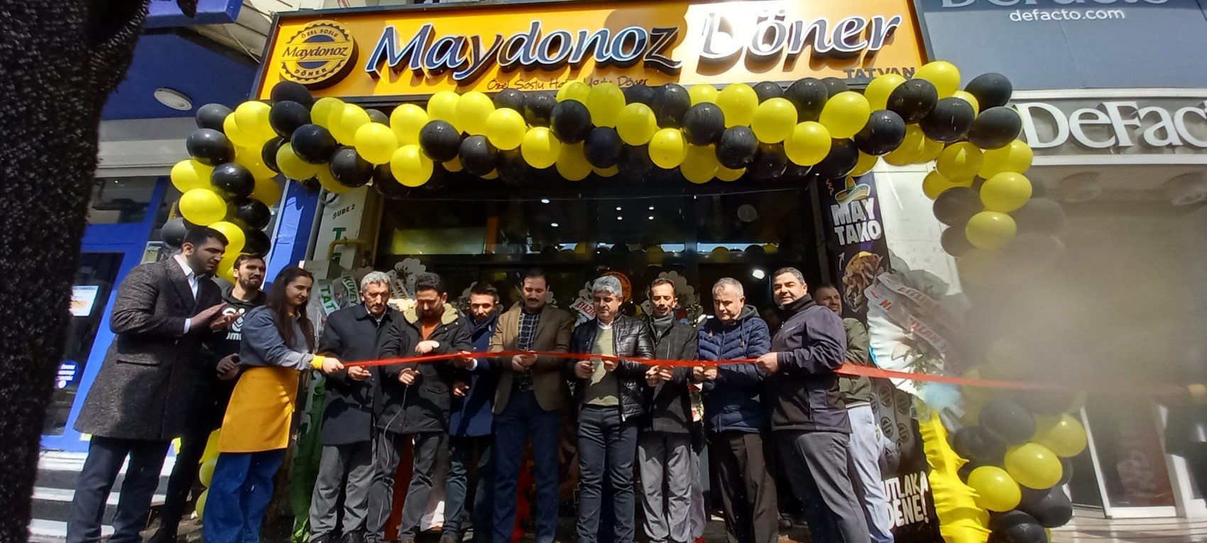 FETÖ soruşturması açılmıştı: Maydonoz Döner'in açılışına bakın kimler katılmış!