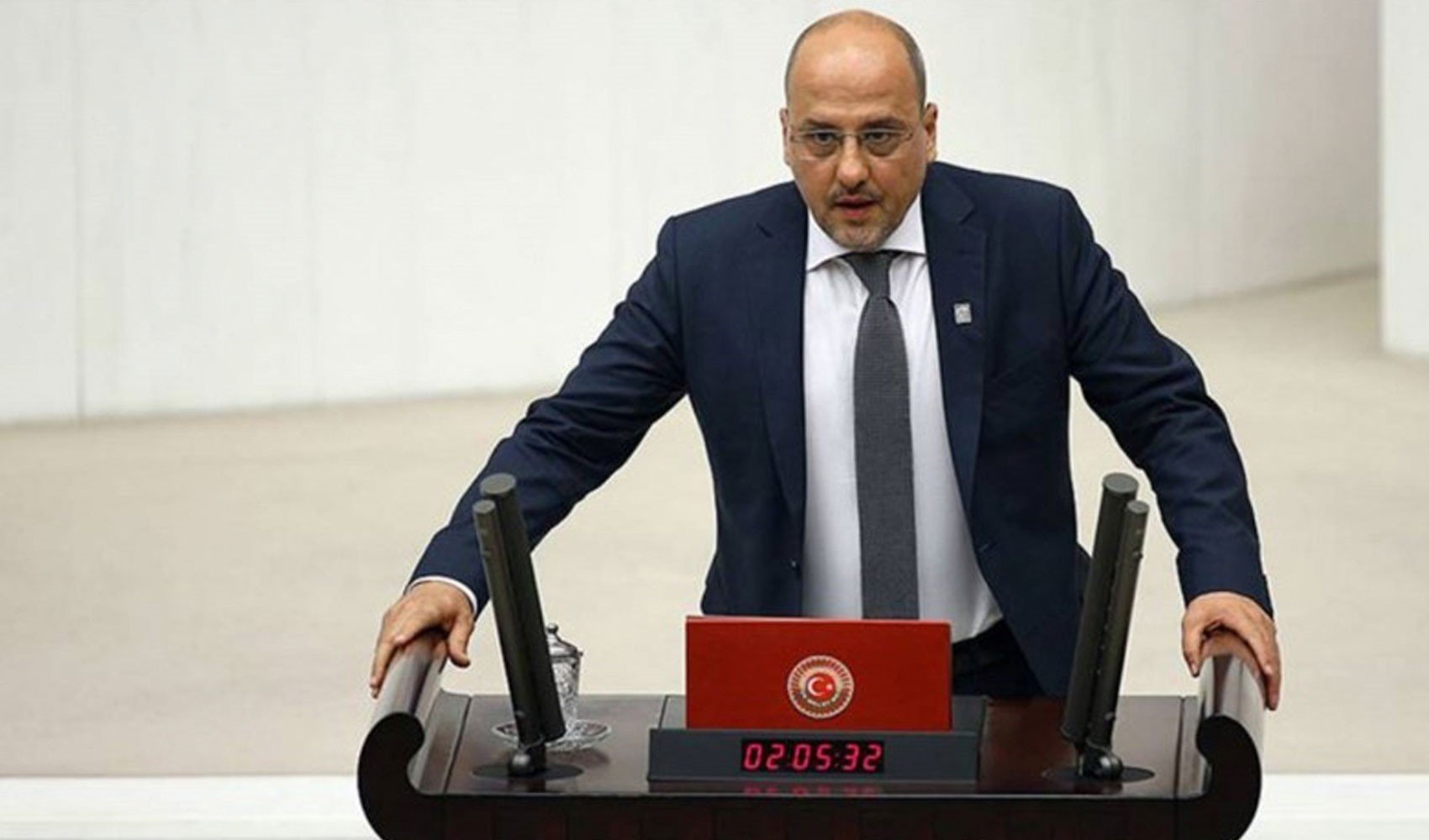 Ahmet Şık'tan 'İBB'ye kayyum' iddiası: 'İmamoğlu görevden alınacak'