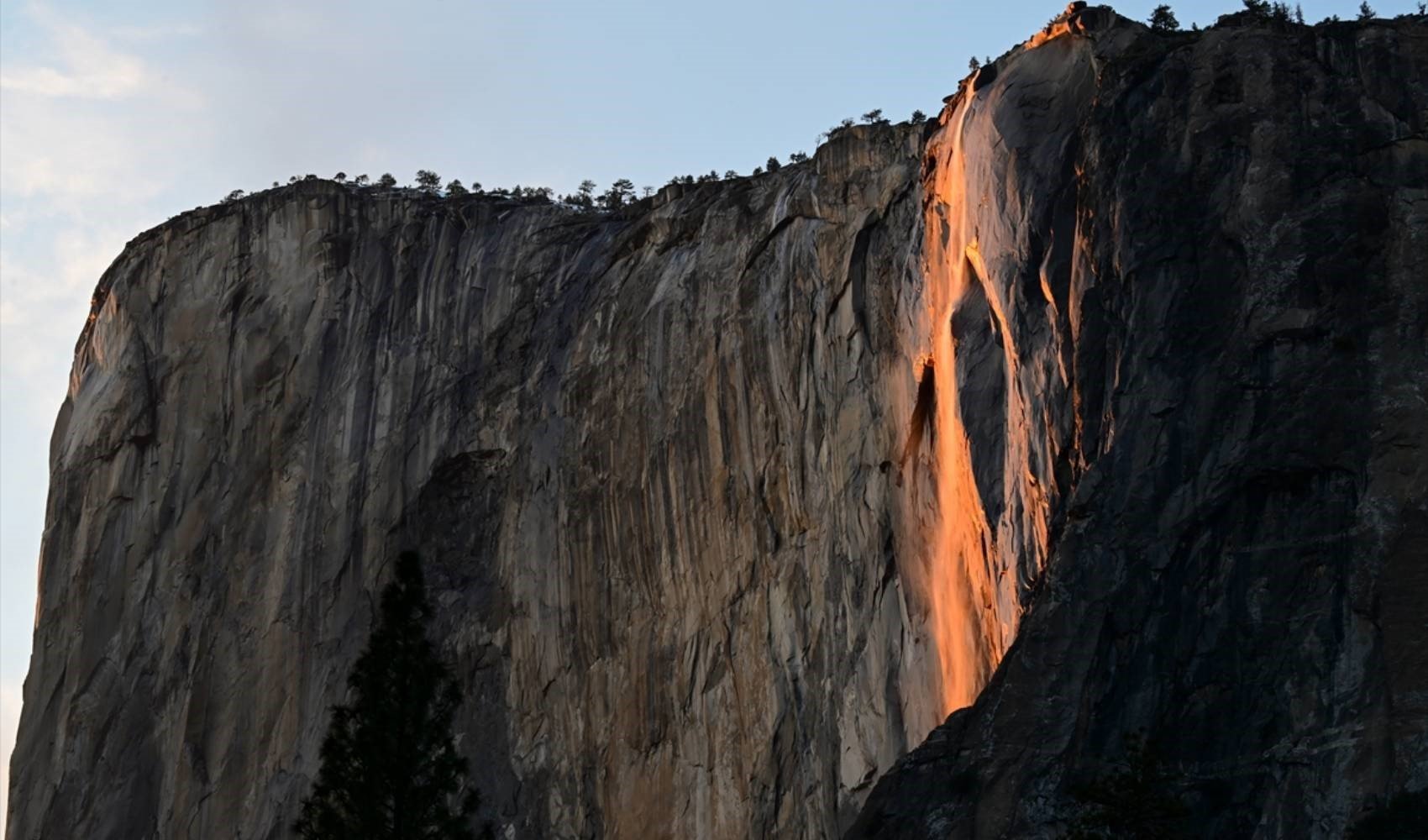 California'daki Yosemite Ulusal Parkı'nda ''Ateş Şelalesi''