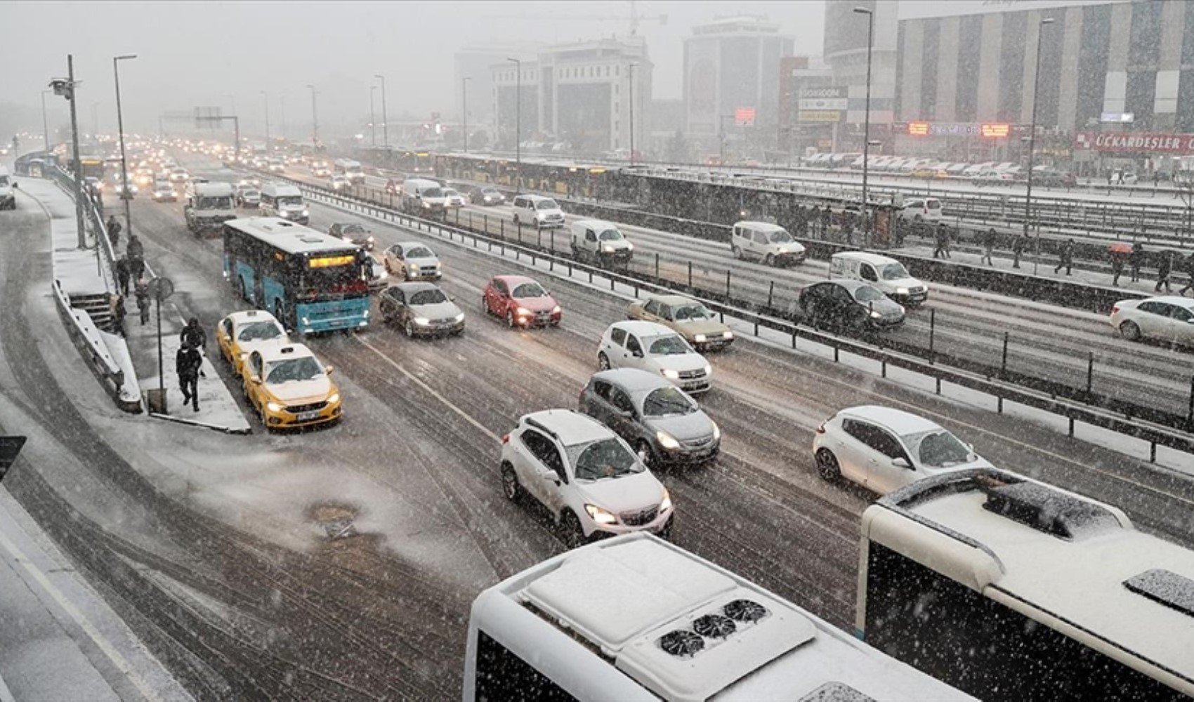 İstanbul'da trafik yoğunluğu yüzde 42 oldu