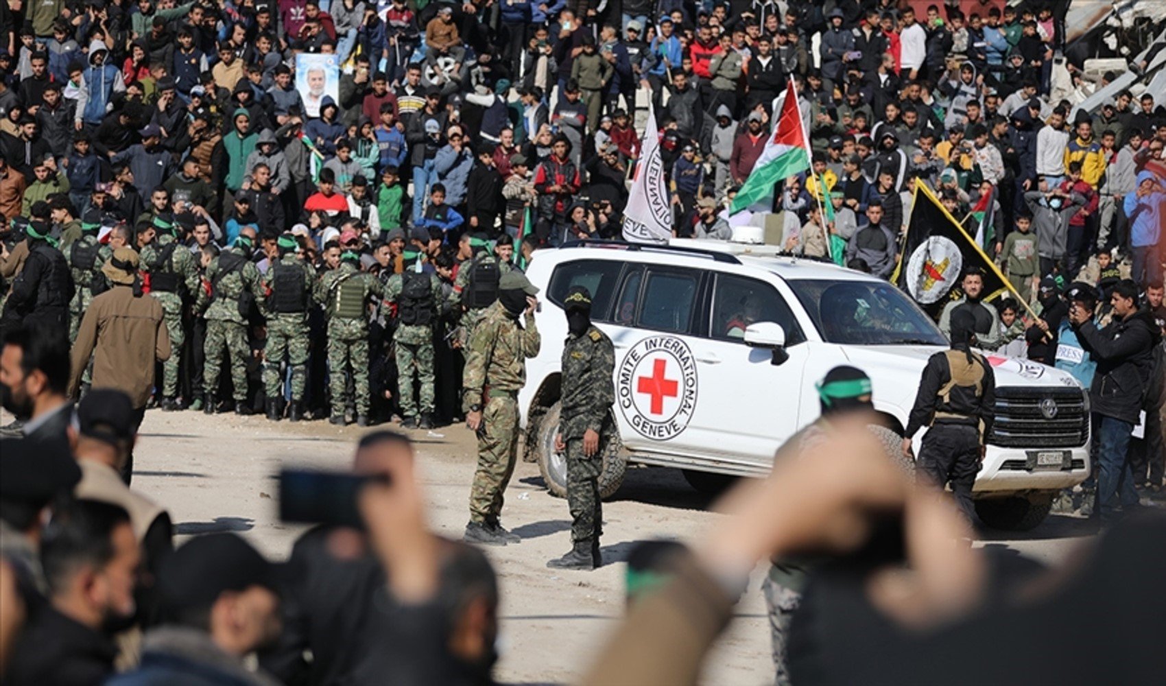 Hamas İsrailli rehineleri serbest bırakmaya başladı