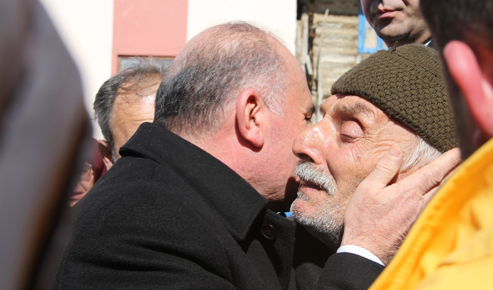 Şehit babası 'asker oğlum, vatana helal olsun' diyerek veda etti