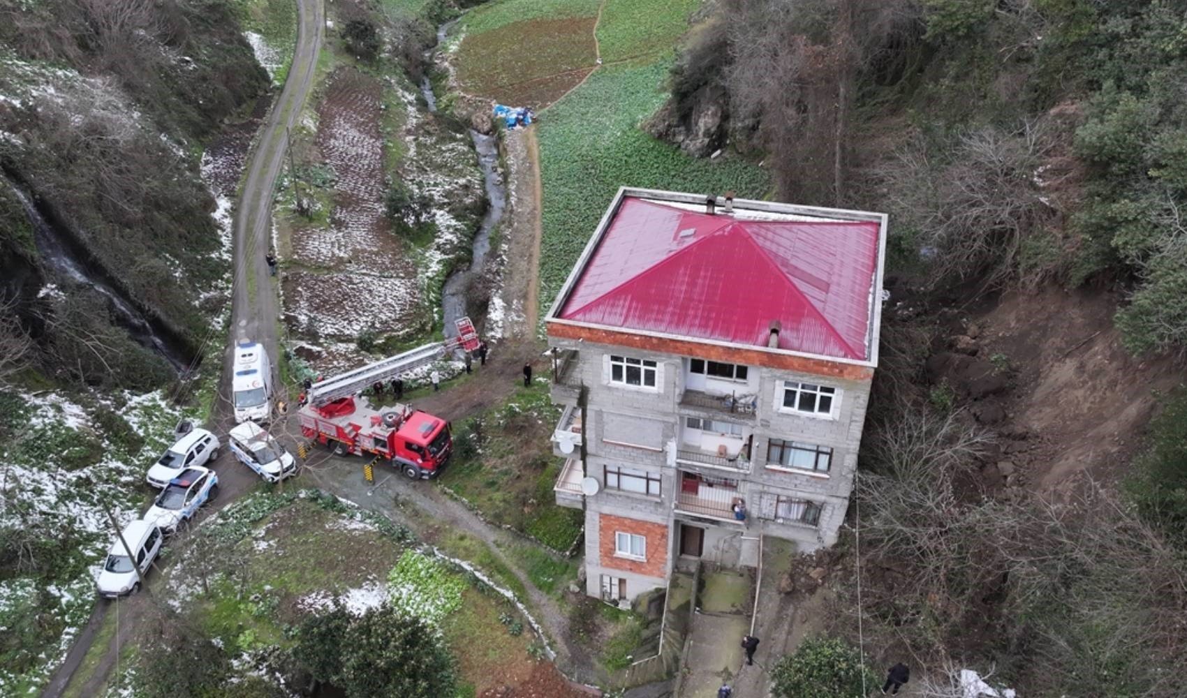 Trabzon'da heyelan felaketi: 6 kişi itfaiye yardımıyla kurtarıldı