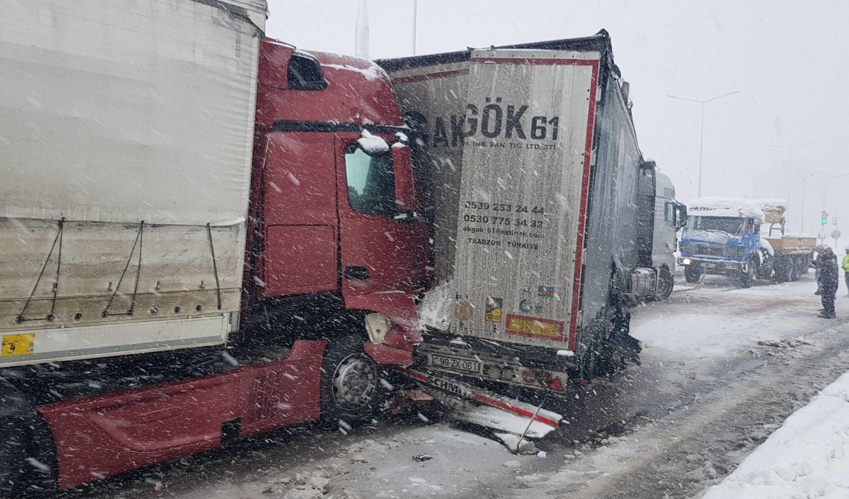 Samsun-Ordu karayolunda zincirleme kaza! 4 tır ve 1 minibüs karıştı