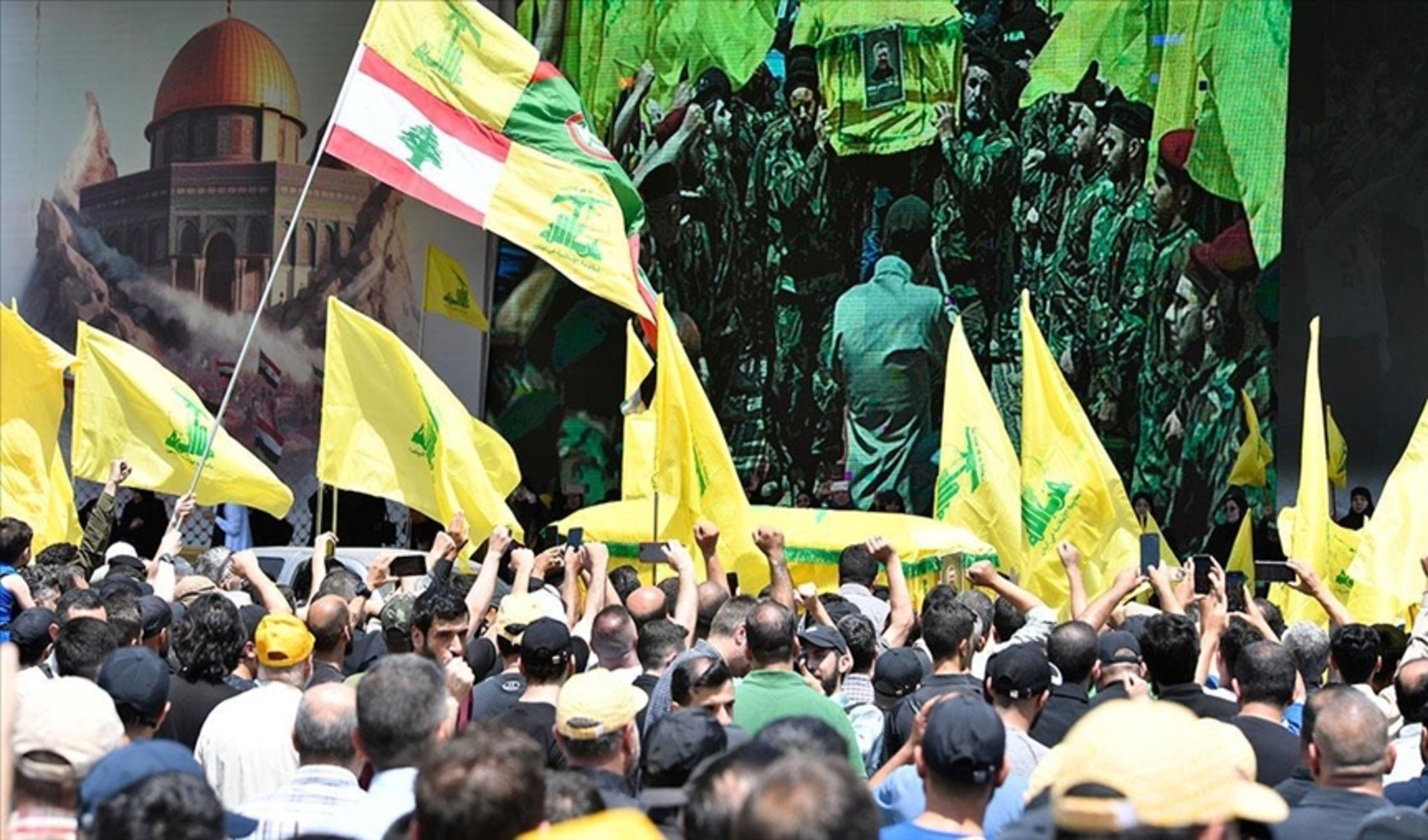 Lübnan'da yüz binlerce kişi Nasrallah'ın cenazesi için toplandı: Hizbullah, liderine veda ediyor