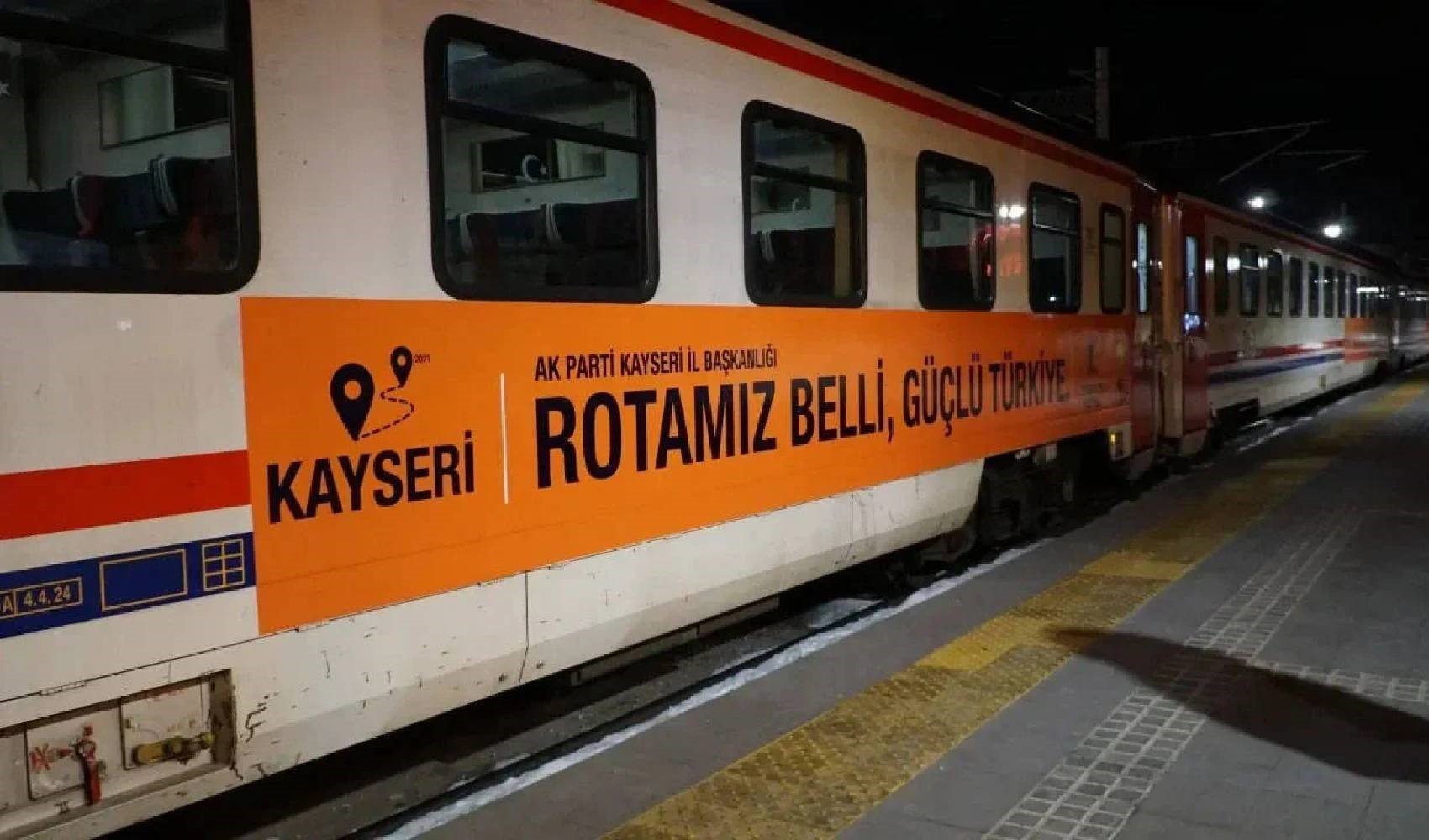 AKP kongresi için Kayseri’den özel tren kaldırdılar: TCDD trenine 'AKP İl Başkanlığı' yazısı