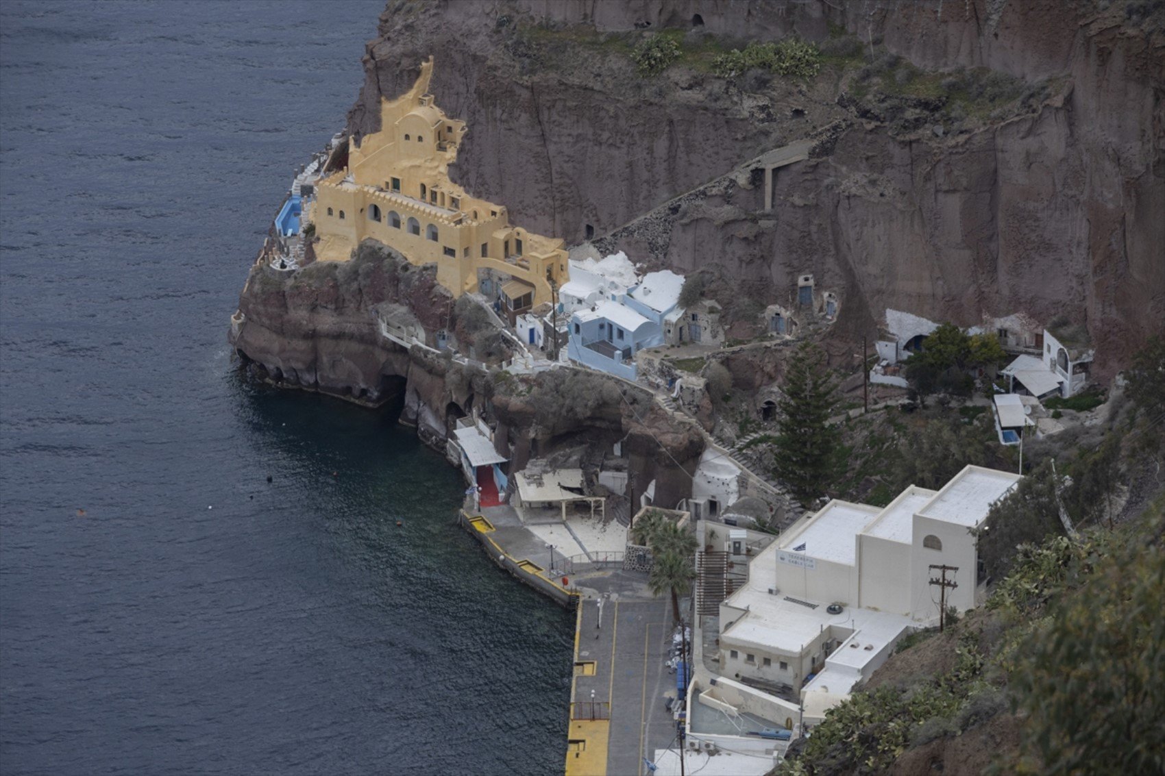 Santorini hayalet kente dönüştü: Depremler ve sismik hareketlilik ada sakinlerini terk etmeye zorladı