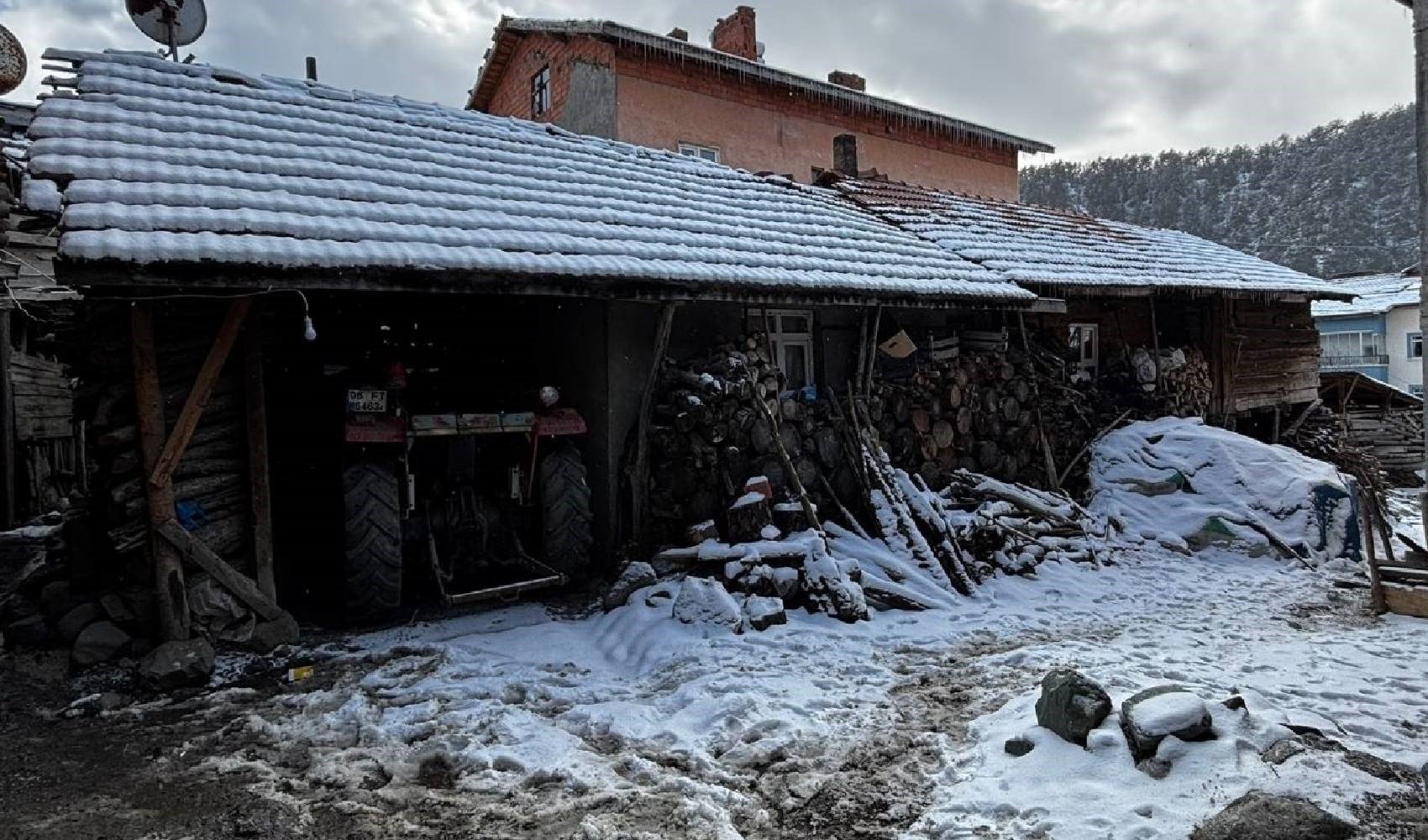 Yürek yakan şehit evini, bakanlık yeniden yapacak: 'Şehidimize bir ev alamıyor musunuz?'