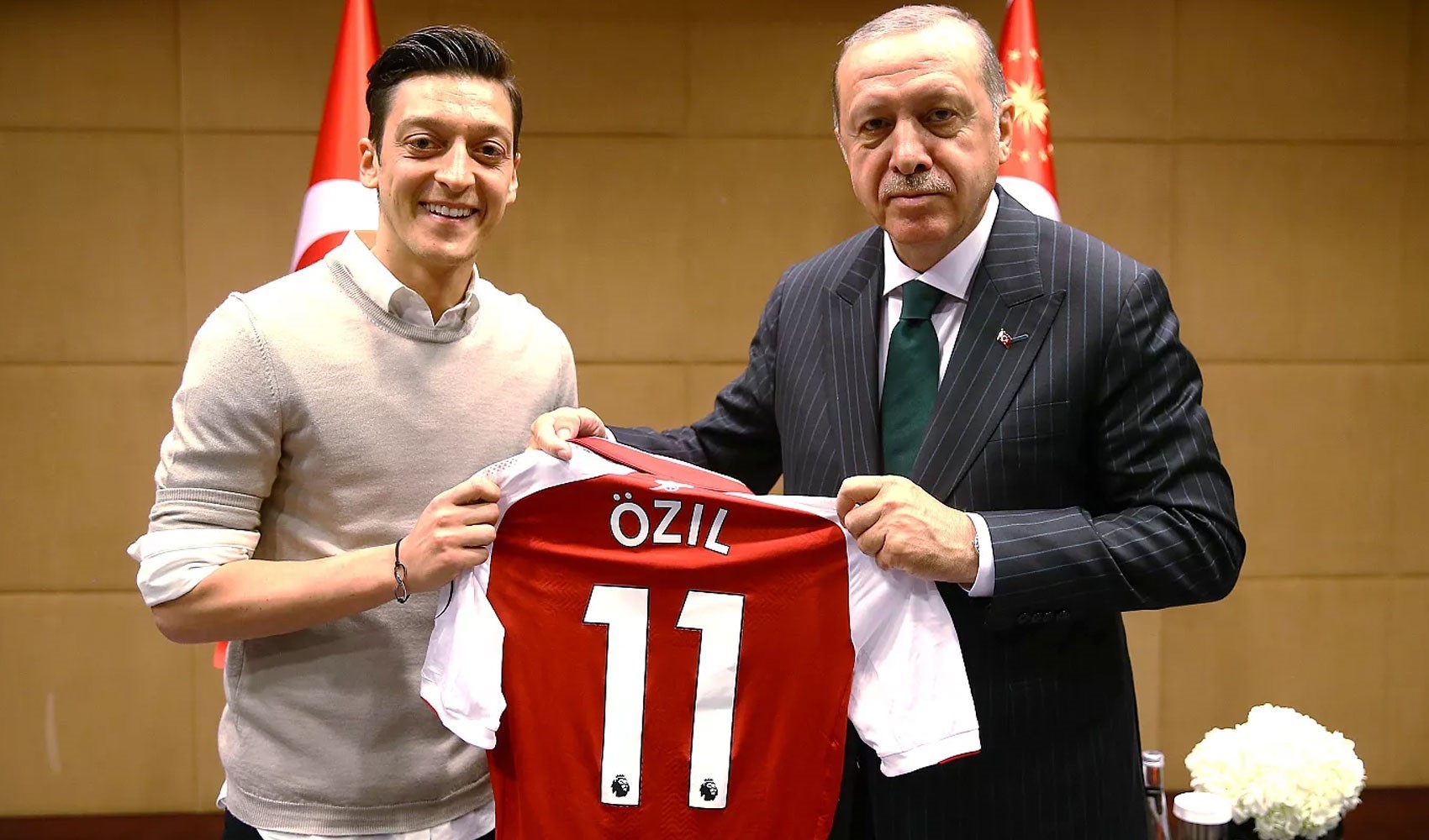 Mesut Özil, Erdoğan'ı geride bıraktı