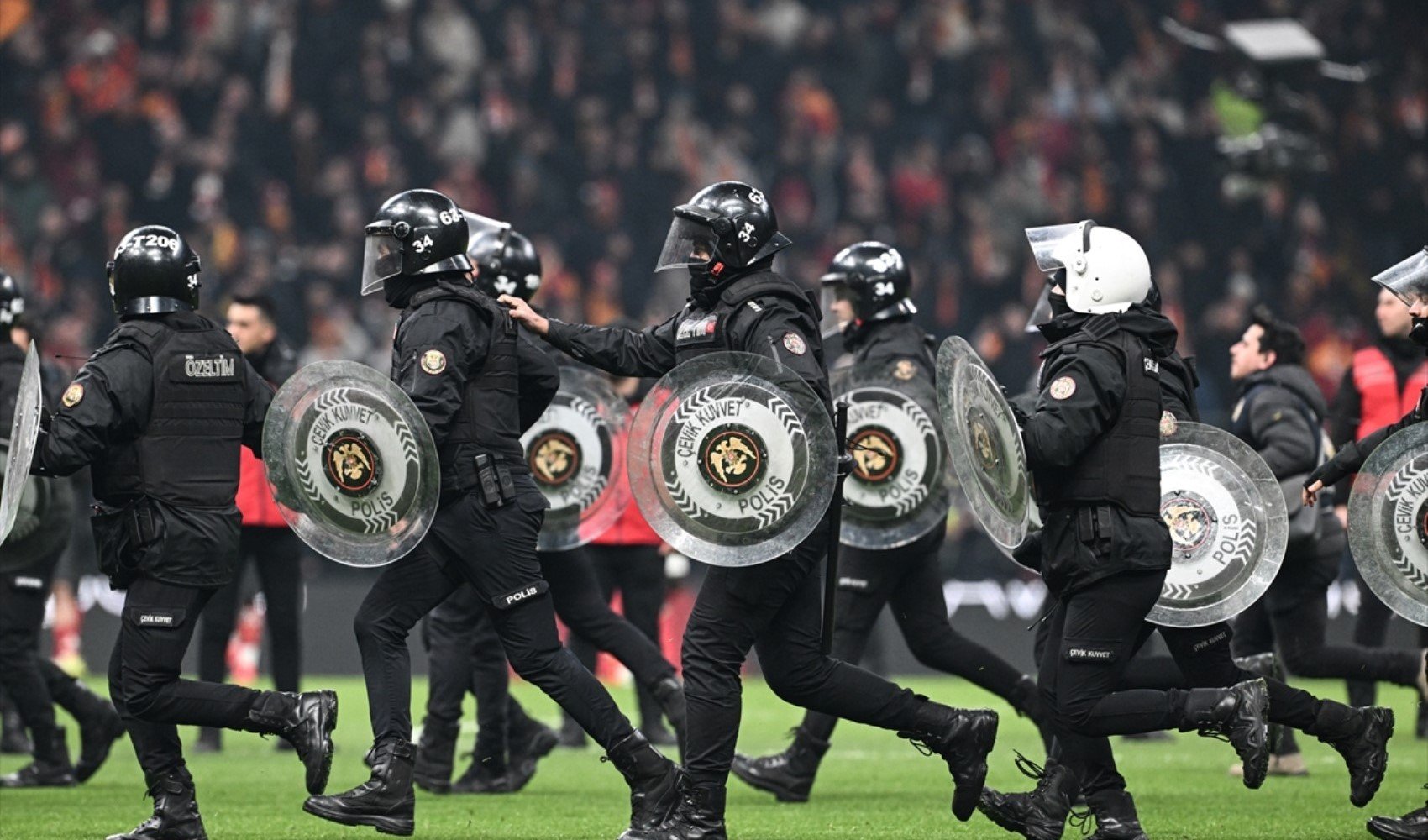 Galatasaray'lı Yelkencioğlu'ndan derbi yorumu: 'O kadar polis...'