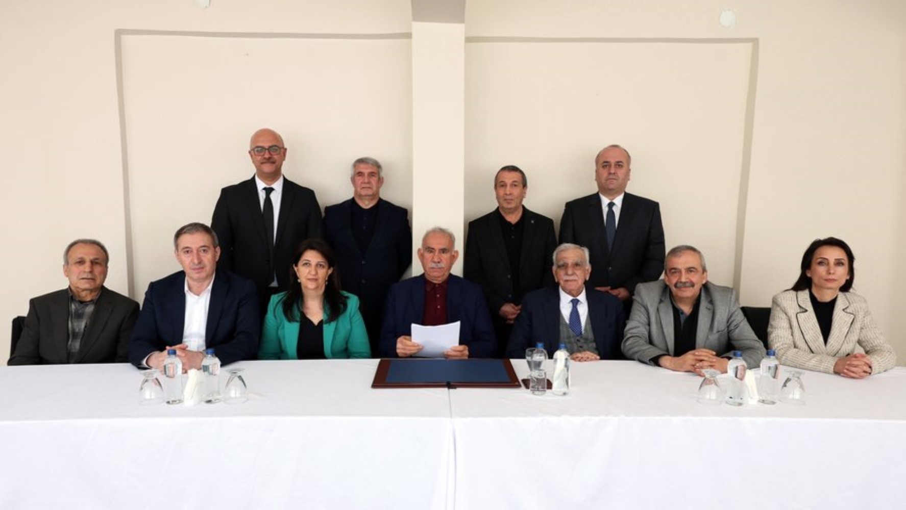 Era stato lanciato un appello al disarmo: ipotesi congresso nell'organizzazione terroristica! Öcalan e la nuova costituzione...