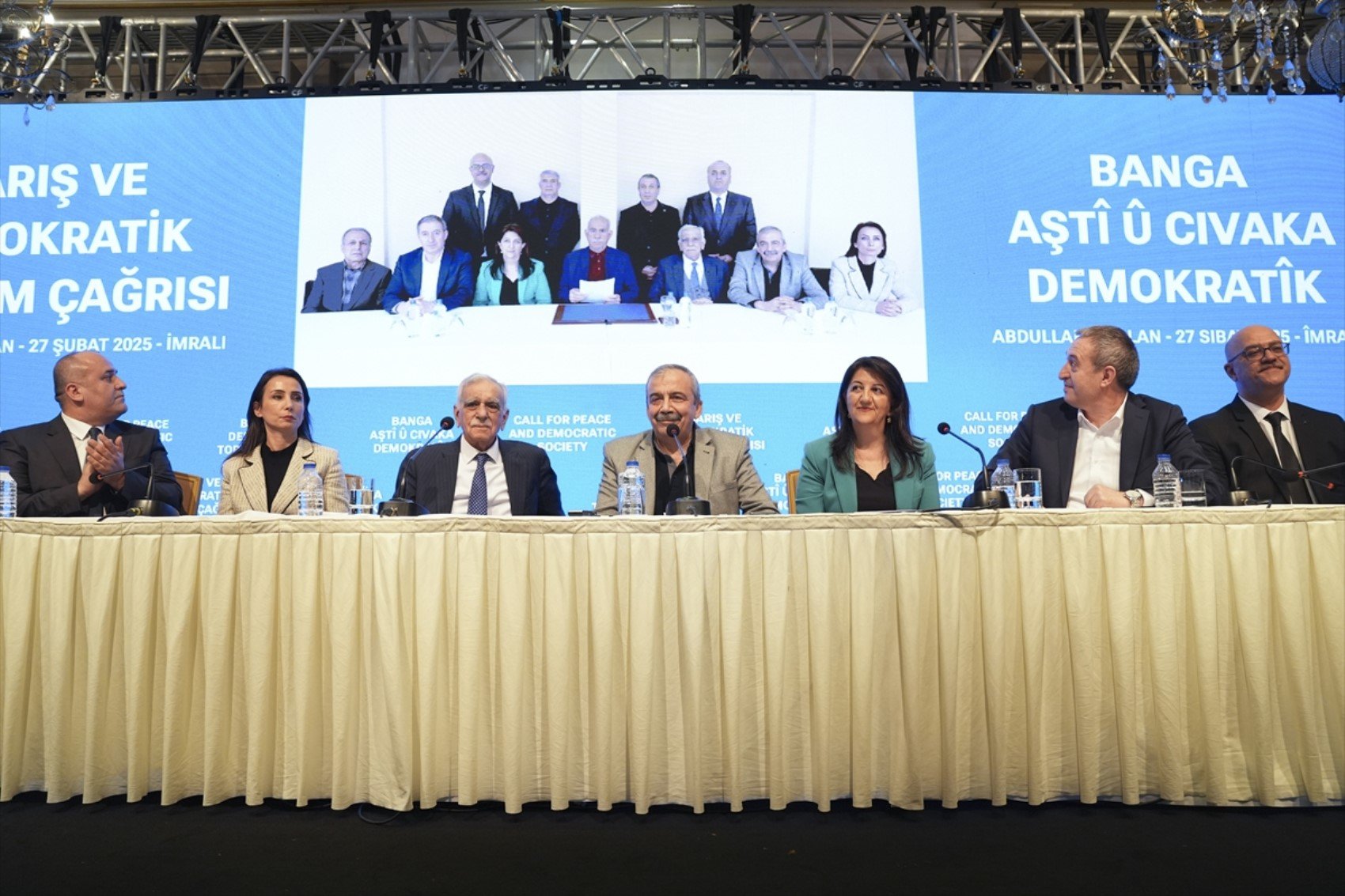 Terör örgütü elebaşı Öcalan'ın yaptığı çağrıda dikkat çekmişlerdi: Fotoğrafta yer alan 3 ismin kim olduğu ortaya çıktı