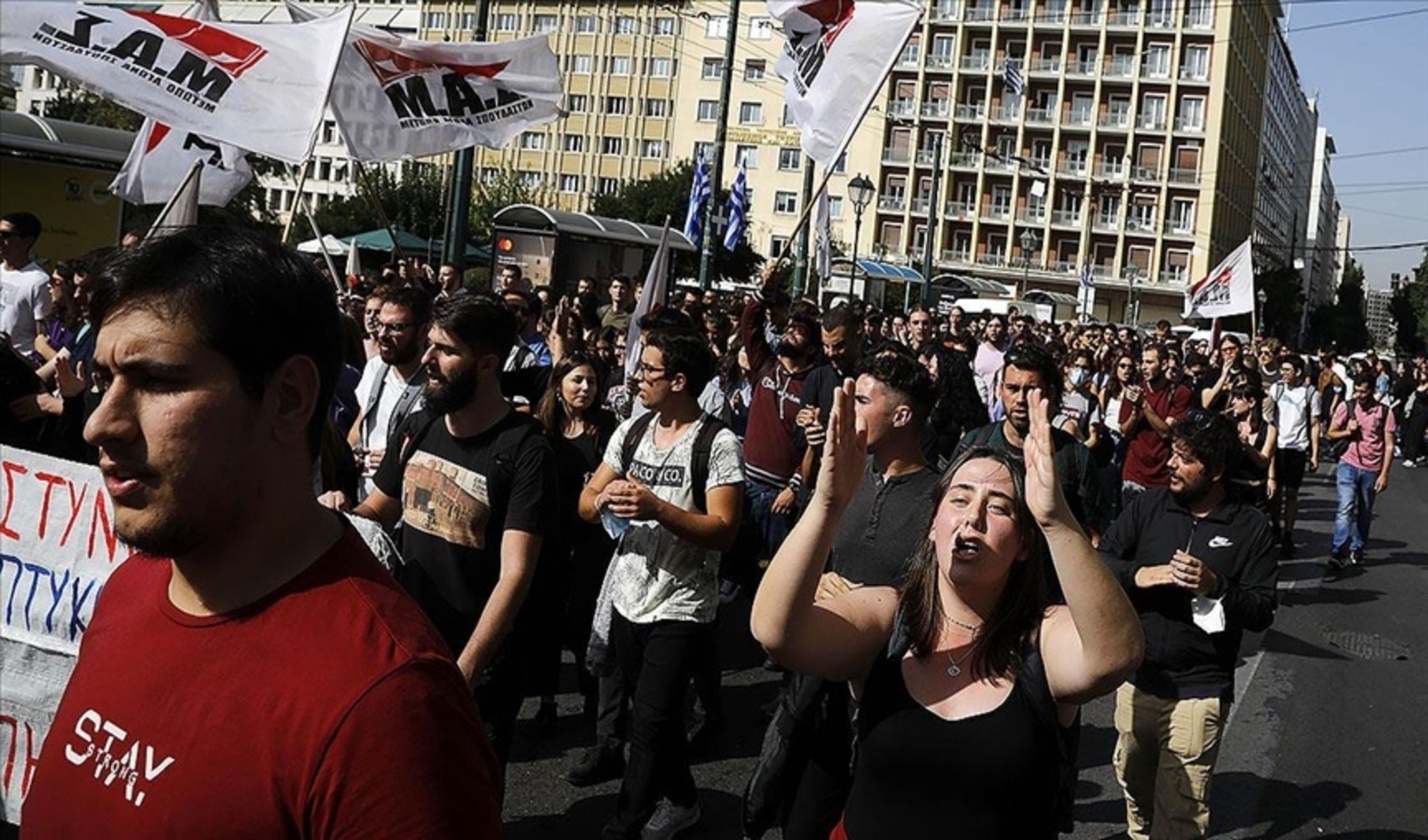 Yunanistan'da tren kazası protestoları: Milyonlarca kişi 'adalet istiyoruz' sloganıyla yürüdü