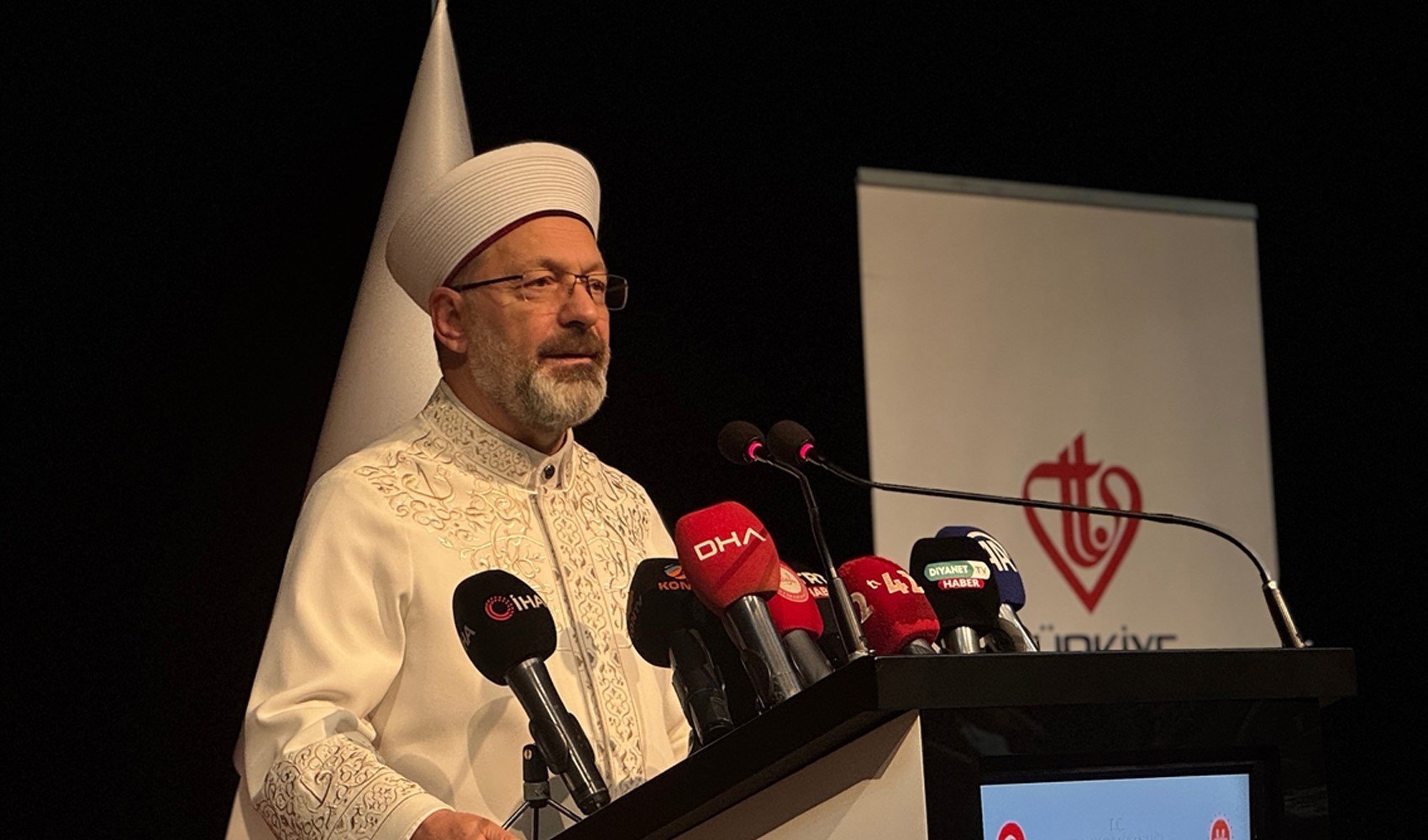 Diyanet İşleri Başkanı Erbaş: Camisiz üniversite olmamalı