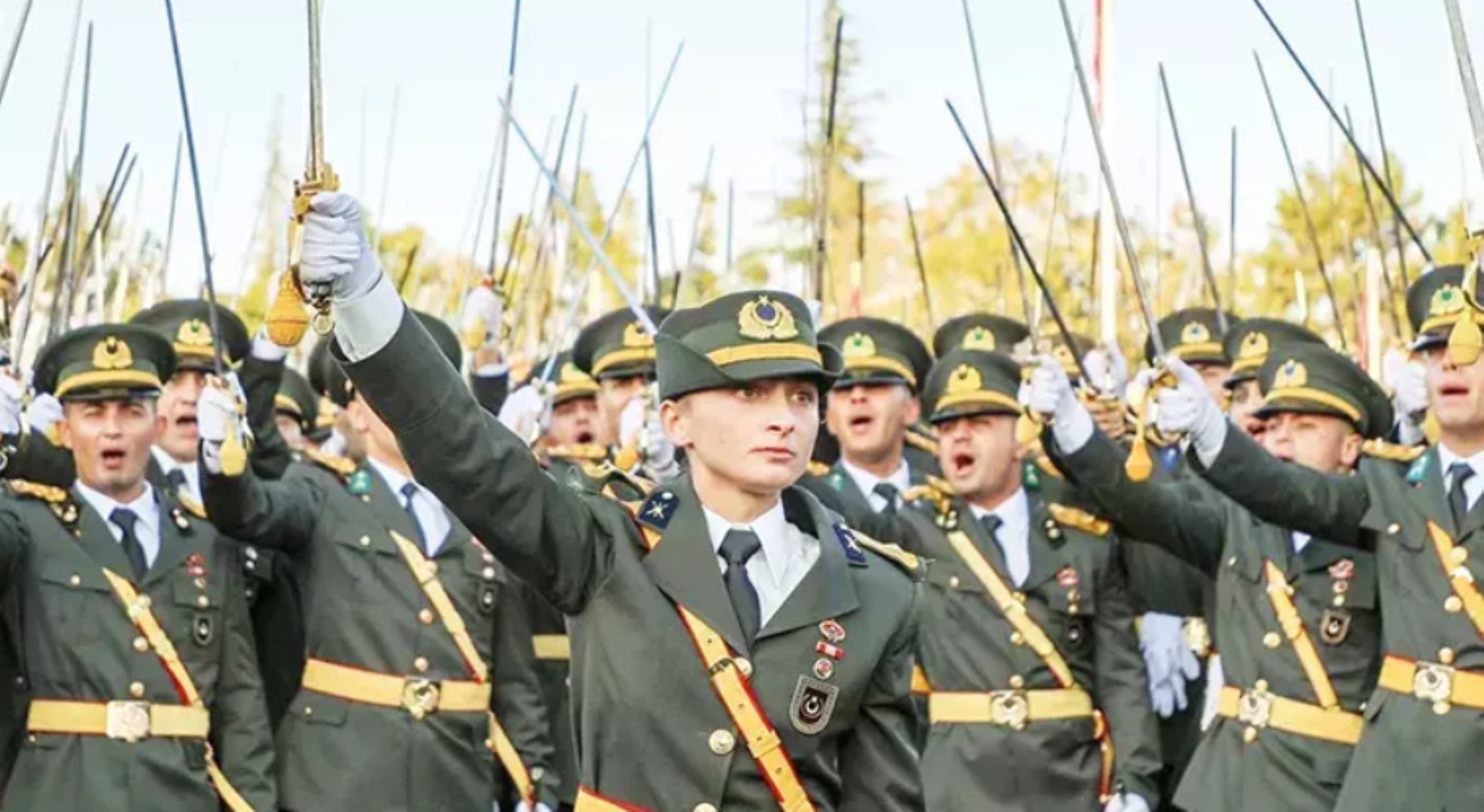 Teğmenlerin ihraç kararının perde arkası... 'Sicil amirlerine baskı yapılıp hükümete yakın isimlerin yorumları izletilmiş!'