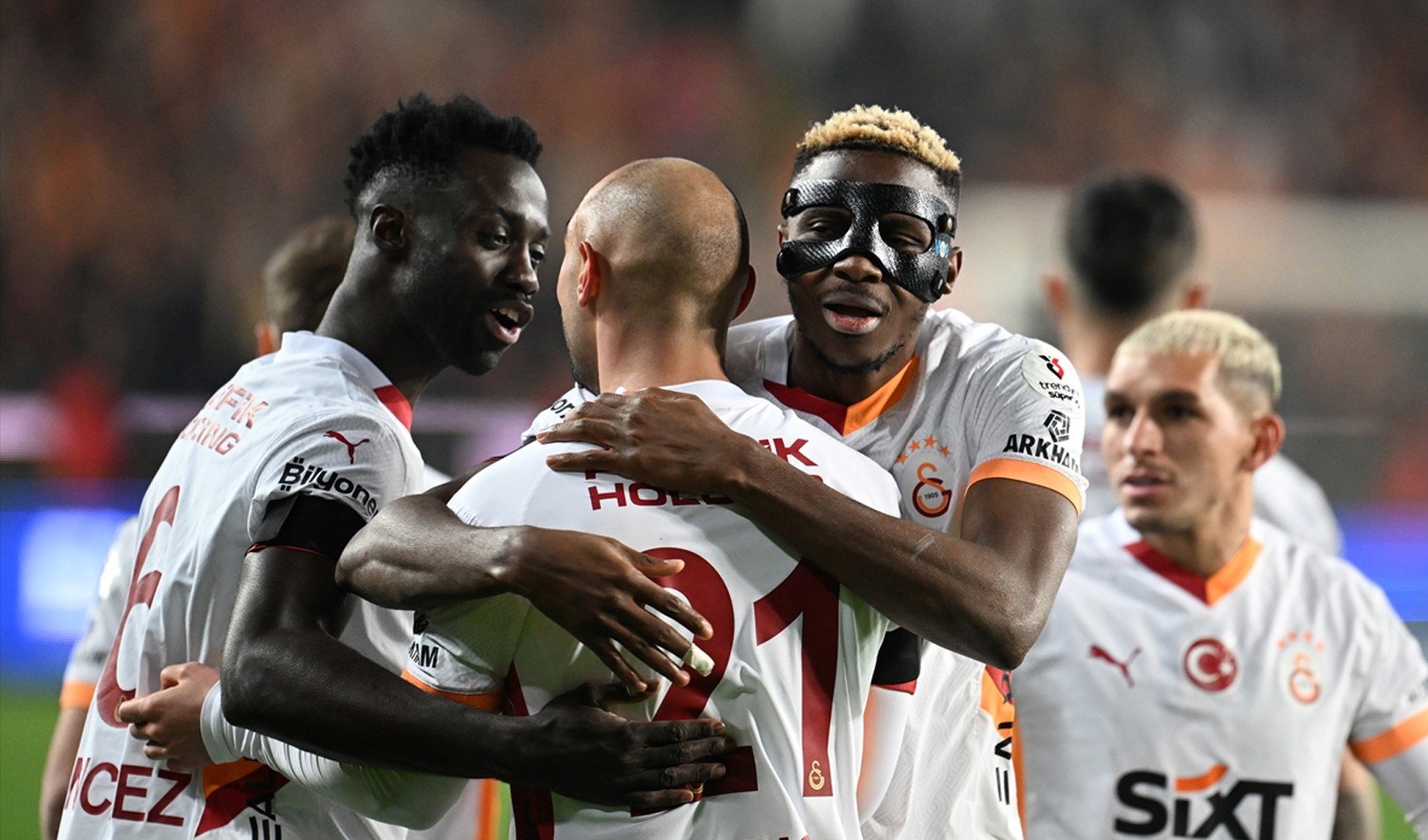 Galatasaray'ın galibiyetinde sarı kart gölgesi