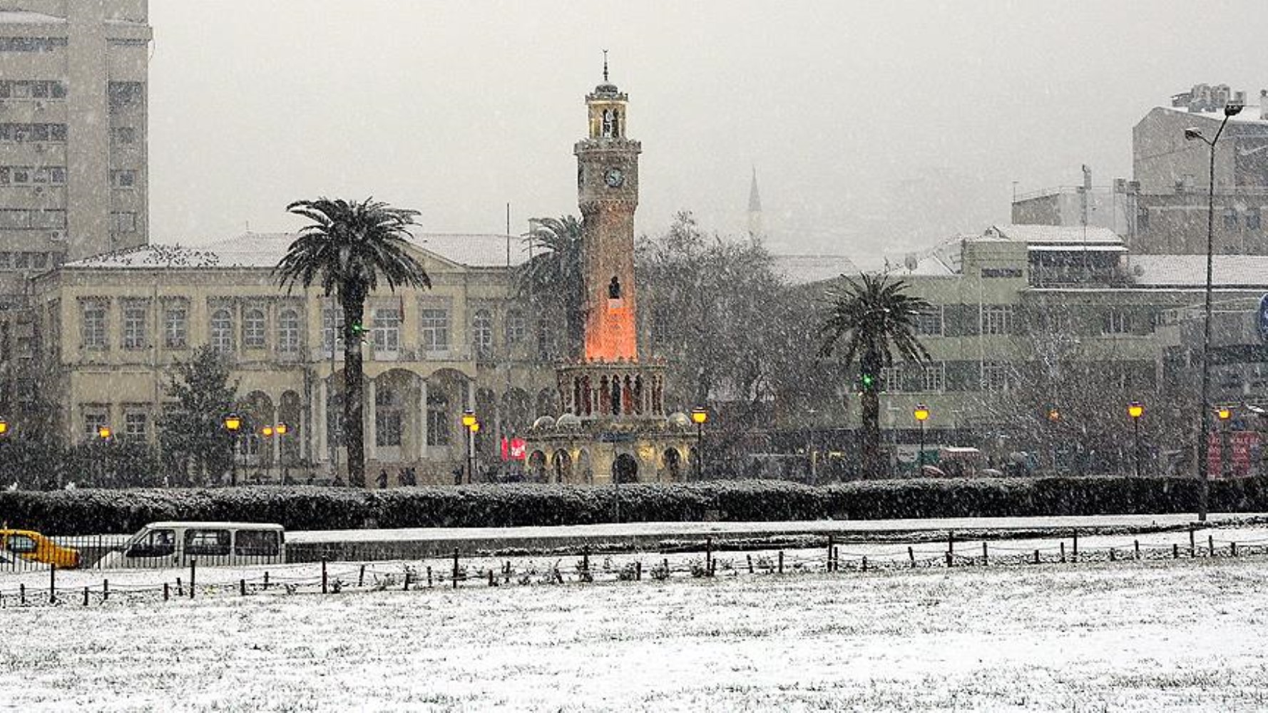 Hava sıcaklığı 10 derece birden düşecek: Meteoroloji'den İstanbul dahil çok sayıda kente kar yağışı uyarısı! İşte il il 4 Şubat Salı hava durumu...