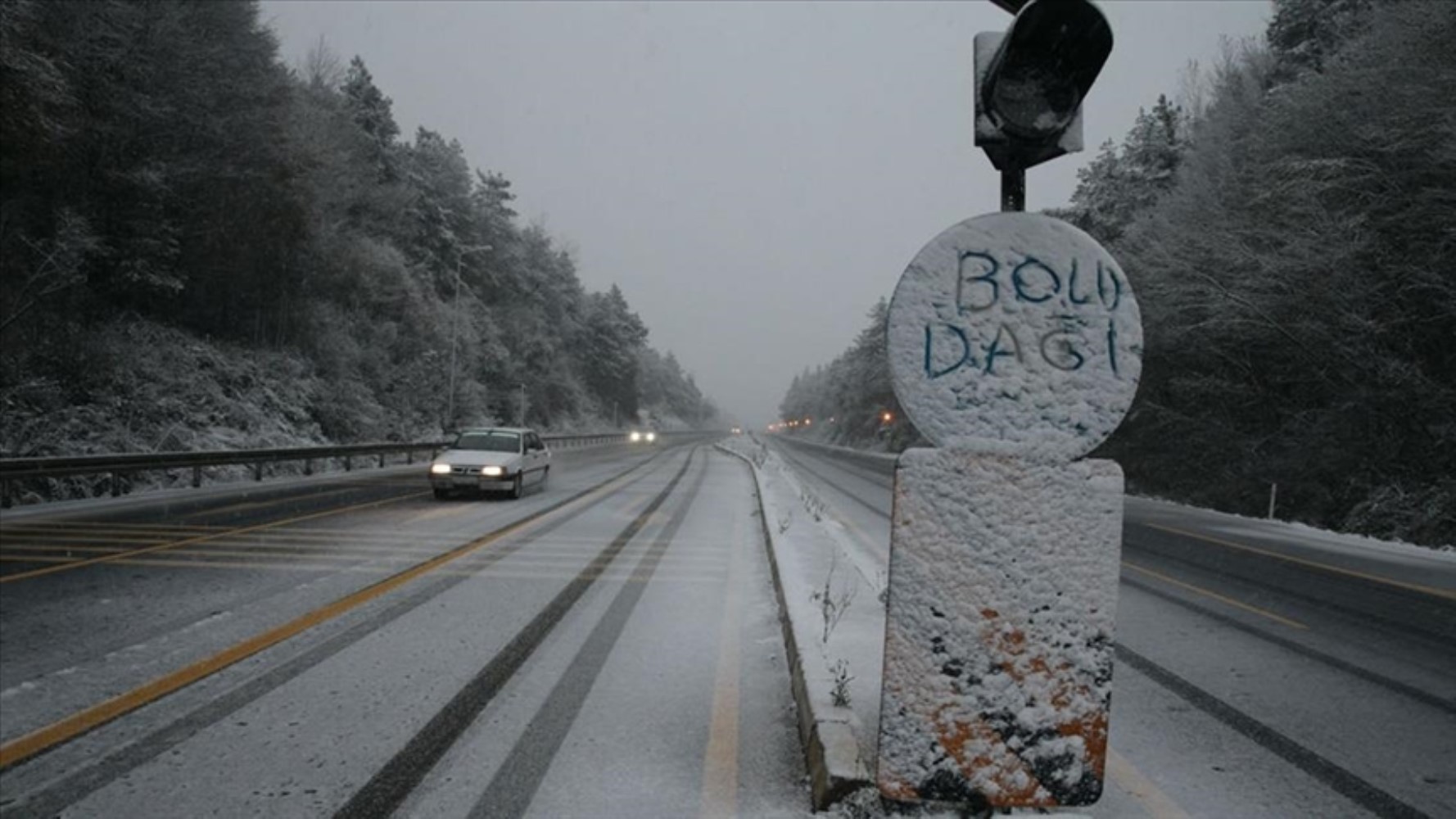 Hava sıcaklığı 10 derece birden düşecek: Meteoroloji'den İstanbul dahil çok sayıda kente kar yağışı uyarısı! İşte il il 4 Şubat Salı hava durumu...