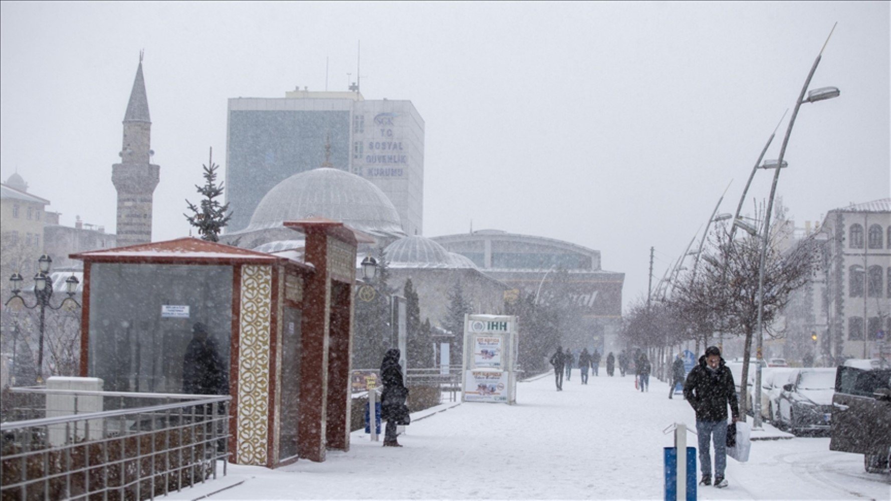 Hava sıcaklığı 10 derece birden düşecek: Meteoroloji'den İstanbul dahil çok sayıda kente kar yağışı uyarısı! İşte il il 4 Şubat Salı hava durumu...