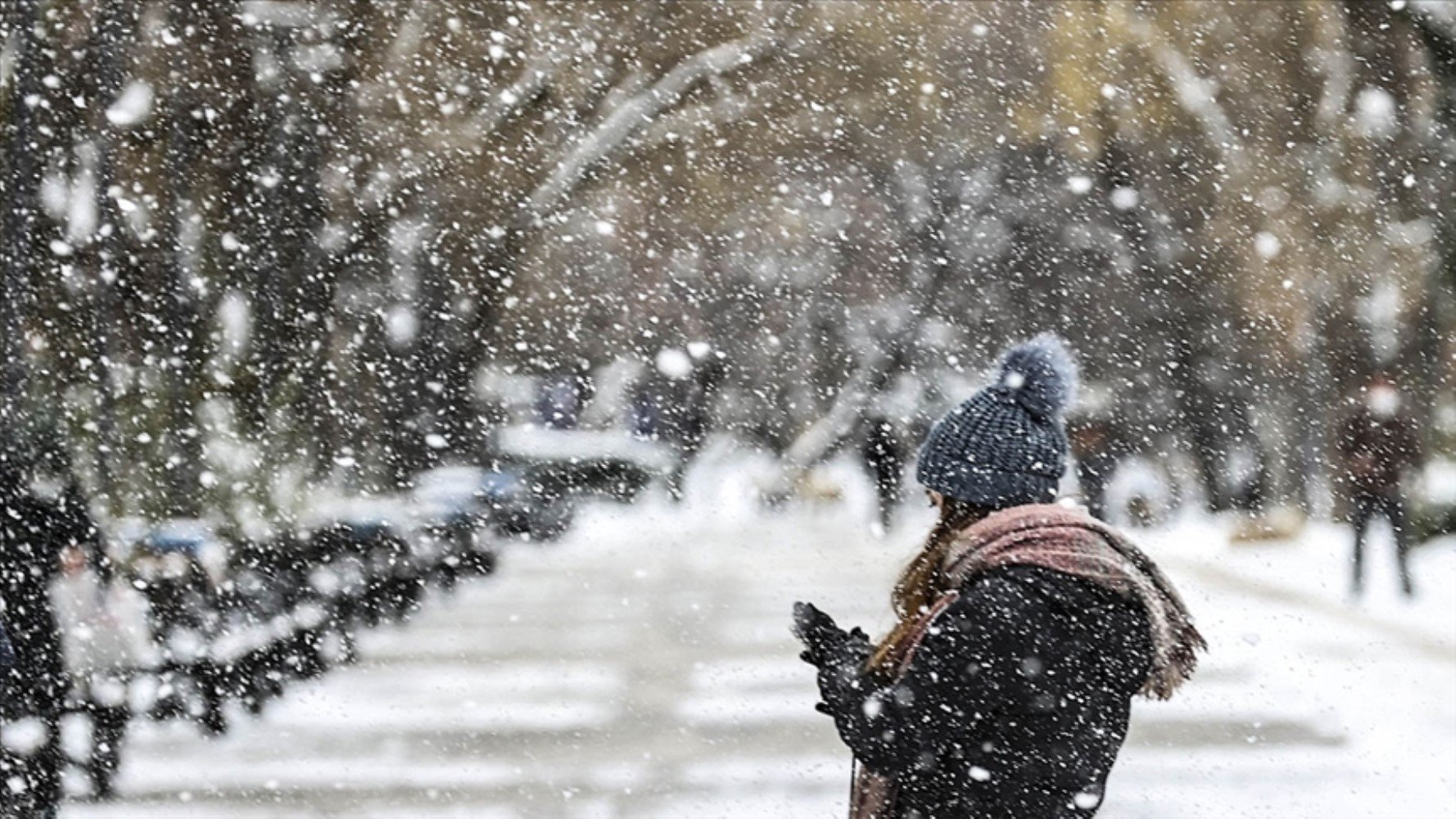 Hava sıcaklığı 10 derece birden düşecek: Meteoroloji'den İstanbul dahil çok sayıda kente kar yağışı uyarısı! İşte il il 4 Şubat Salı hava durumu...