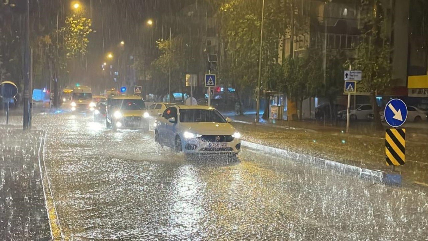 Hava sıcaklığı 10 derece birden düşecek: Meteoroloji'den İstanbul dahil çok sayıda kente kar yağışı uyarısı! İşte il il 4 Şubat Salı hava durumu...