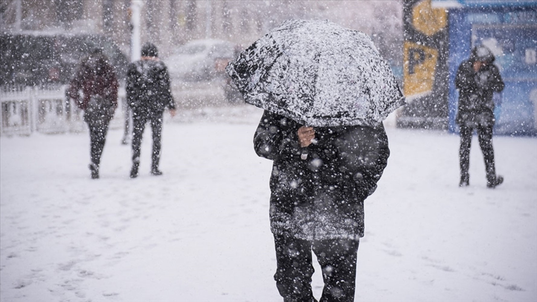 Hava sıcaklığı 10 derece birden düşecek: Meteoroloji'den İstanbul dahil çok sayıda kente kar yağışı uyarısı! İşte il il 4 Şubat Salı hava durumu...