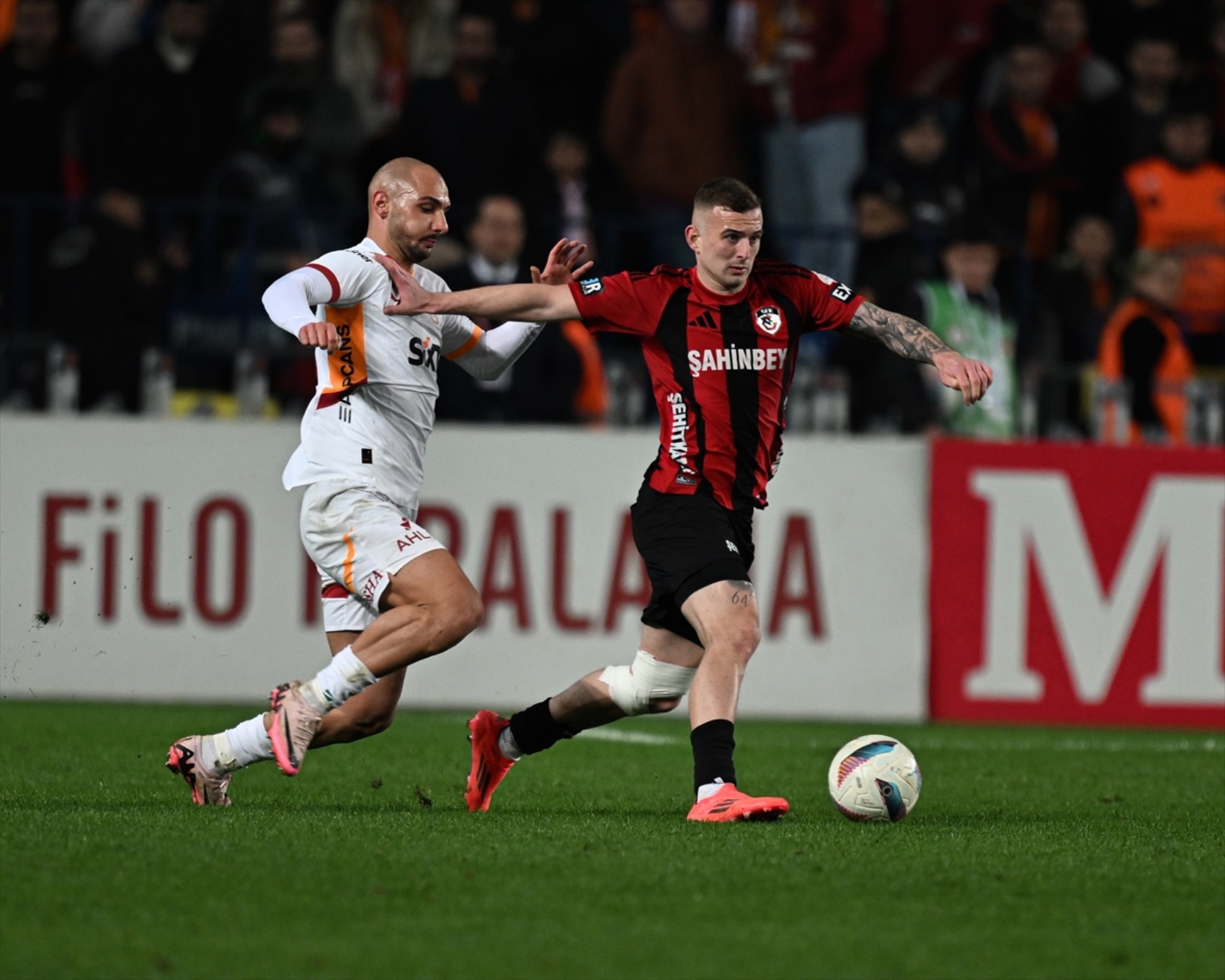 Trio ekibi Gaziantep FK- Galatasaray maçındaki tartışmalı pozisyonları değerlendirdi: 4 kırmızı kart çıkmalıydı