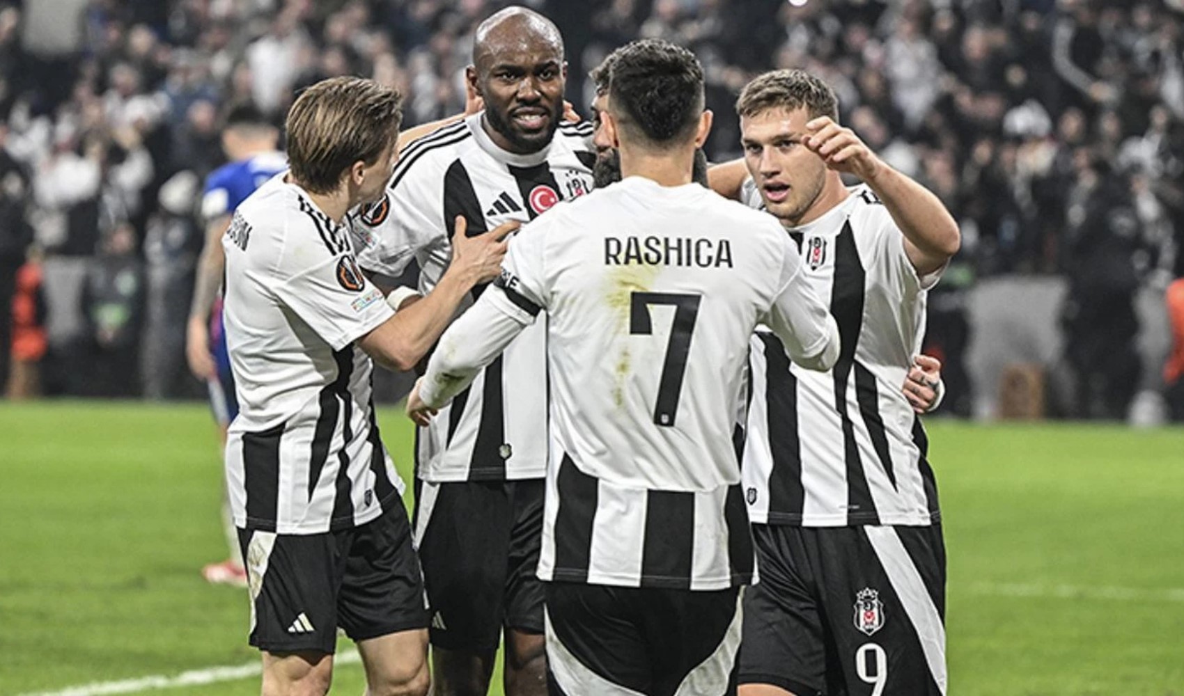 115332959-besiktas-4.jpg