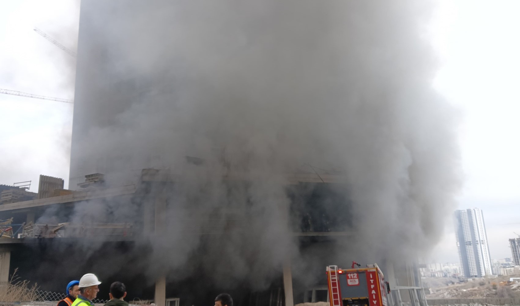 Panique après un incendie sur un chantier à Ankara ! Maîtrisé