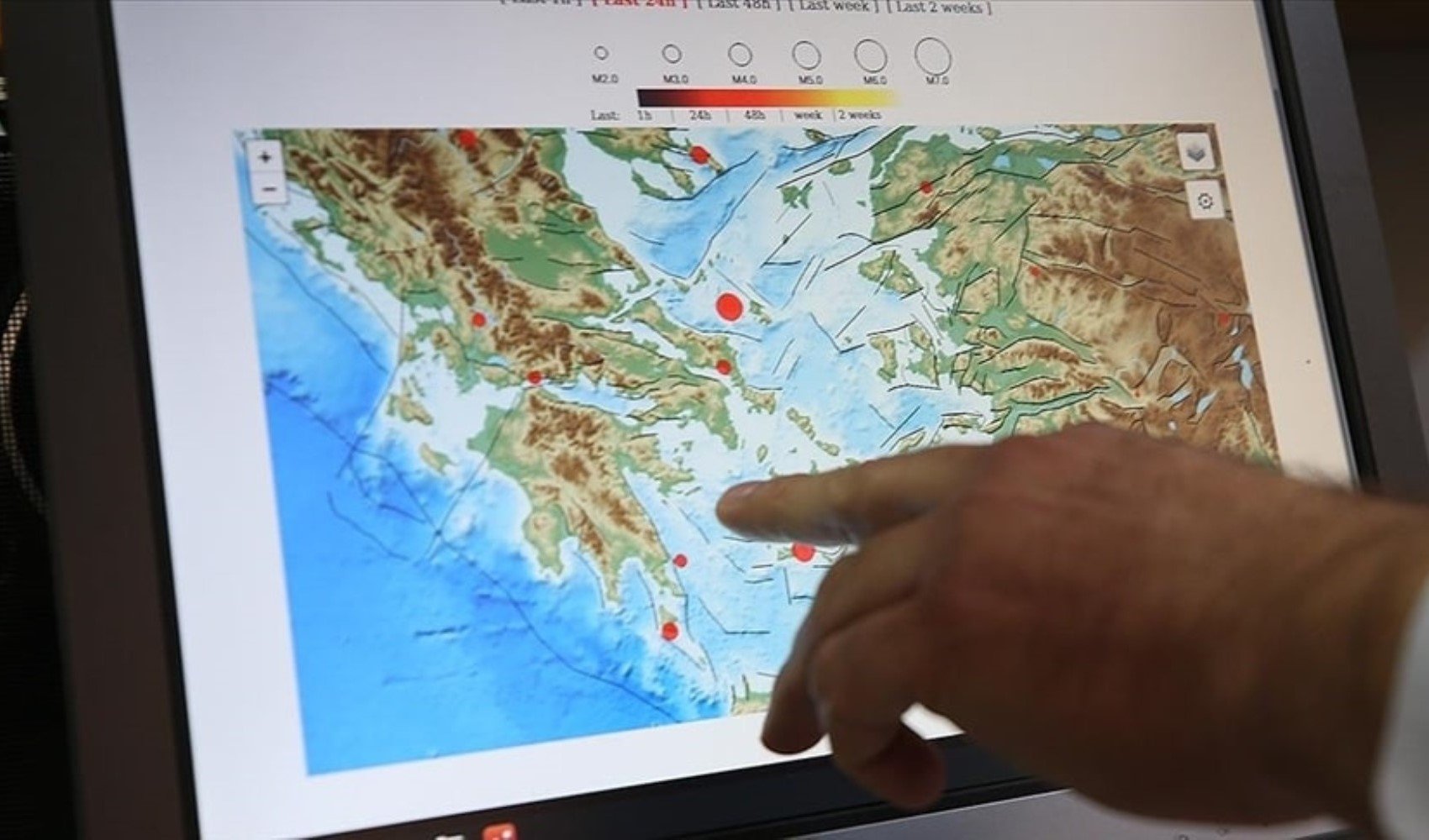 Santorini'de büyük deprem ve volkanik patlama ihtimali var mı? Bölgeden toplanan veriler ne söylüyor?