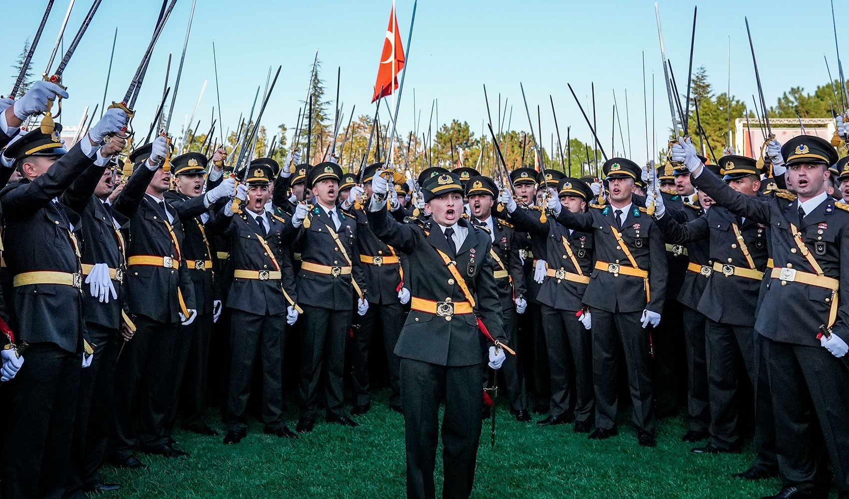 Teğmenlerin amirleri olan 5 komutan TSK'dan neden ihraç edildi? 126 sayfalık raporda detaylar belli oldu