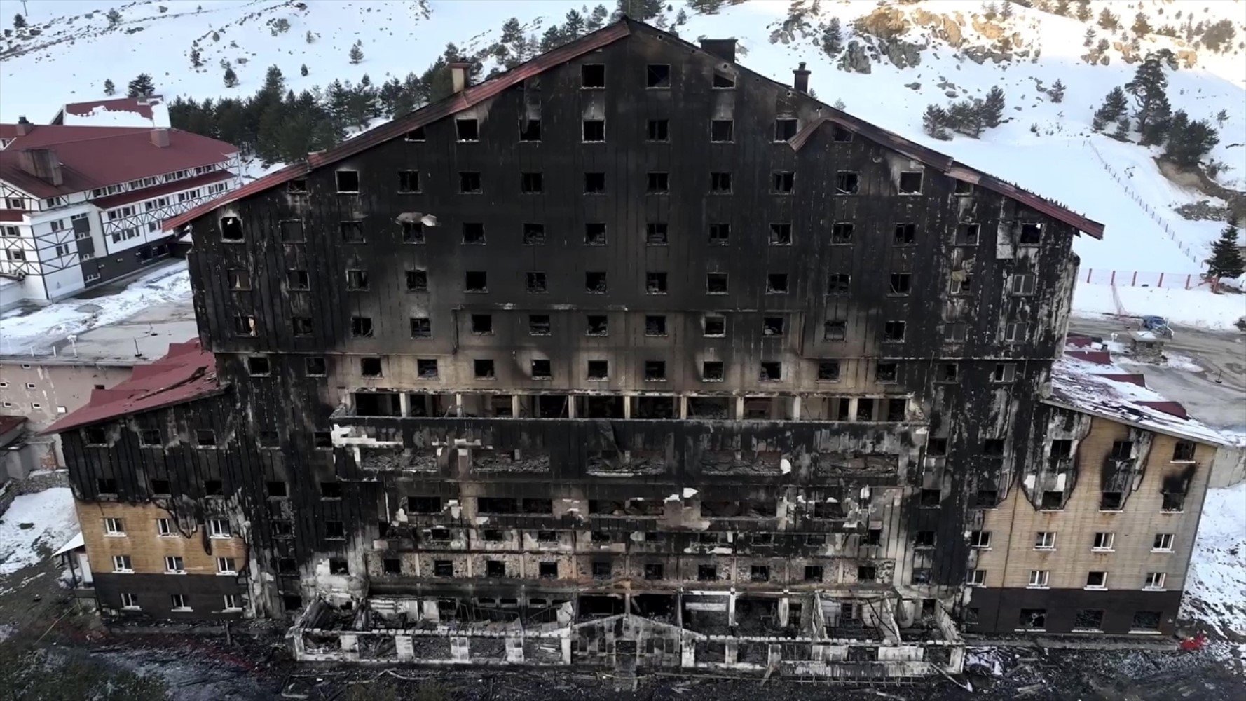 78 kişiye mezar olan Grand Kartal Otel kaçak çıktı! Yasağa rağmen 'Bakan Ersoy'un o şirketi satışları sürdürdü' iddiası