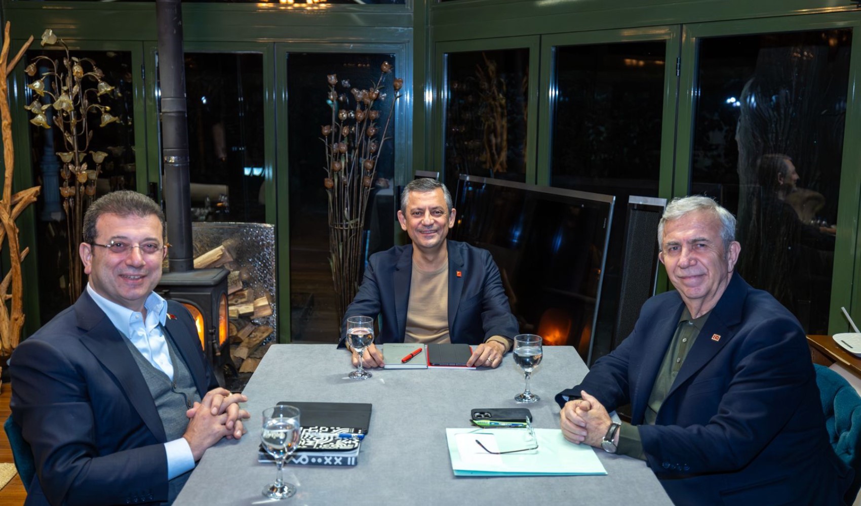Vertice sulle primarie del CHP concluso: arriva il primo post di Özgür Özel!