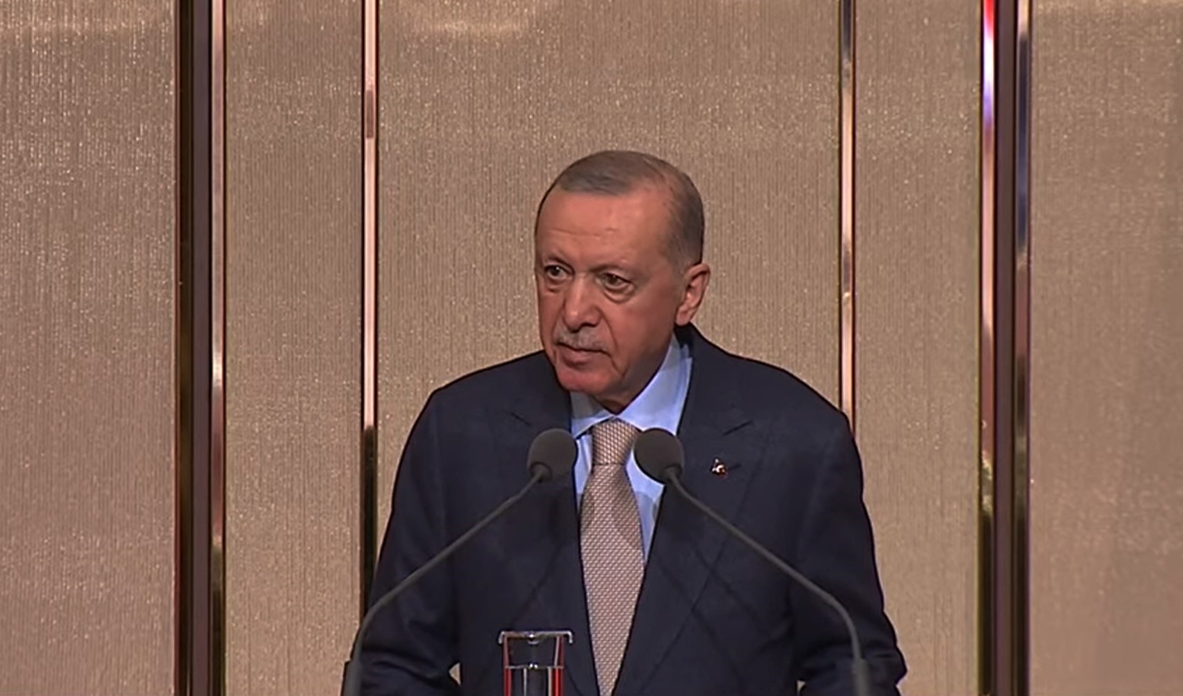 kapak_cumhurbaskani-erdogan-filistinlilerle-kardeslik-iftari-programinda-konusuyor-filistinin-yigit-evlatlarini-selamliyorum-239875.jpg