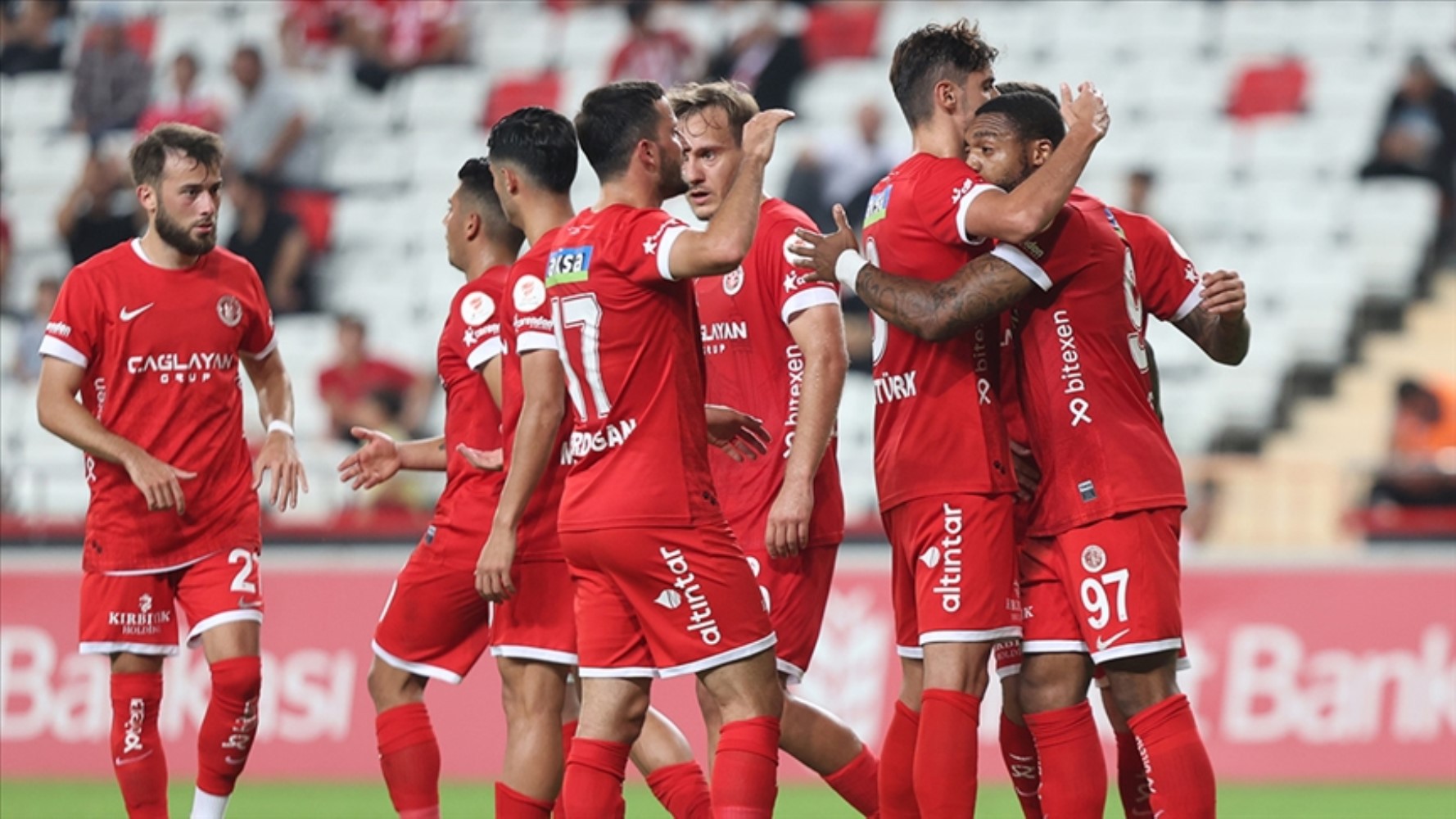 Muhtemel 11'ler belli oldu! Galatasaray - Antalyaspor maçı hangi kanalda yayınlanacak? Saat kaçta başlayacak?