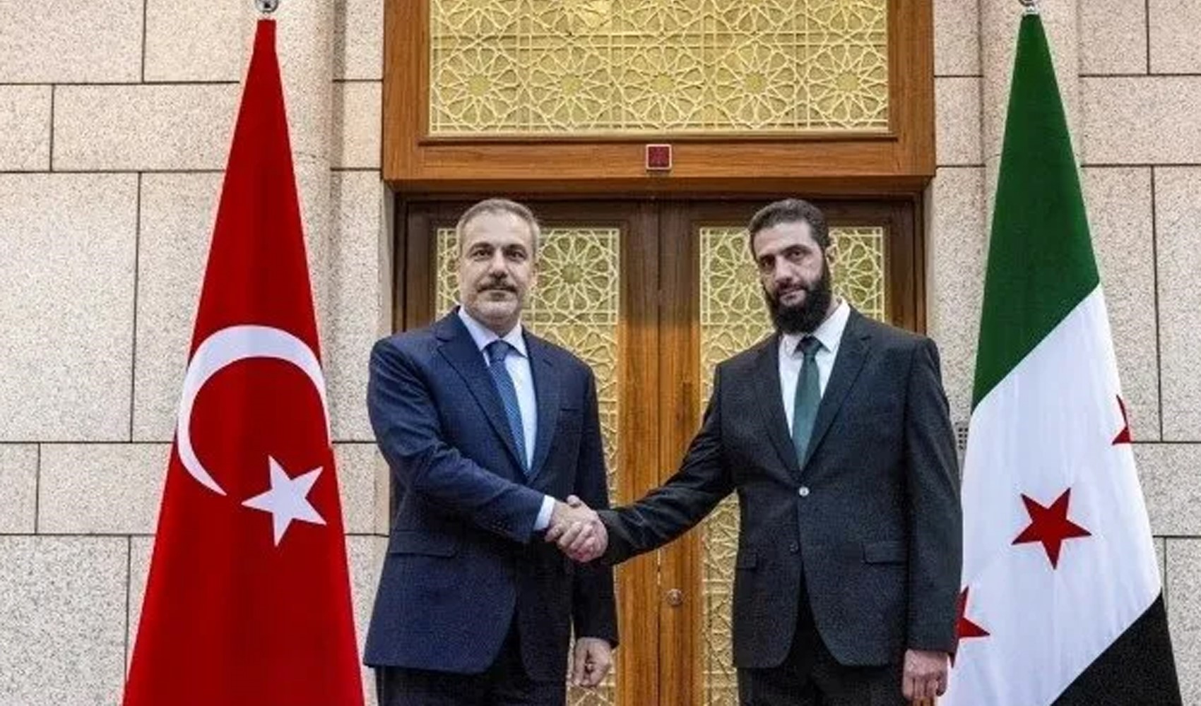 Hakan Fidan Şam ziyareti sırasında Şara ile konuşulanları anlattı: Verimli oldu Hakan Fidan Şam ziyareti sırasında Şara ile konuşulanları anlattı: Verimli oldu