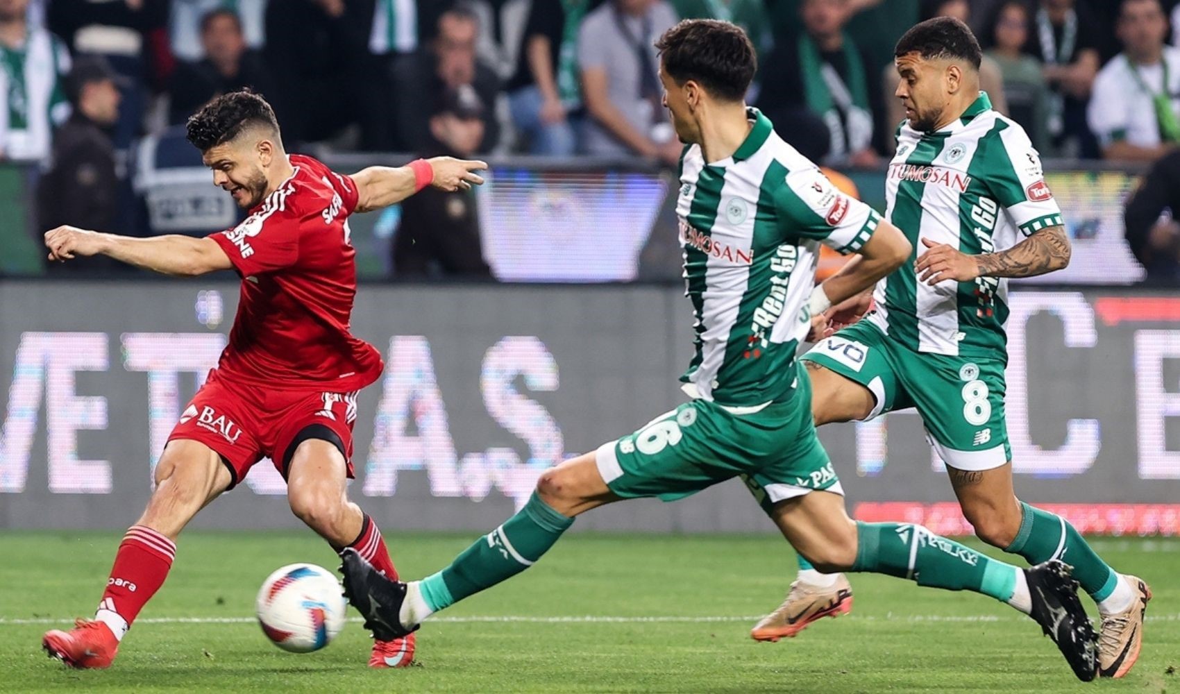 Beşiktaş Konya'da ağır yaralı!