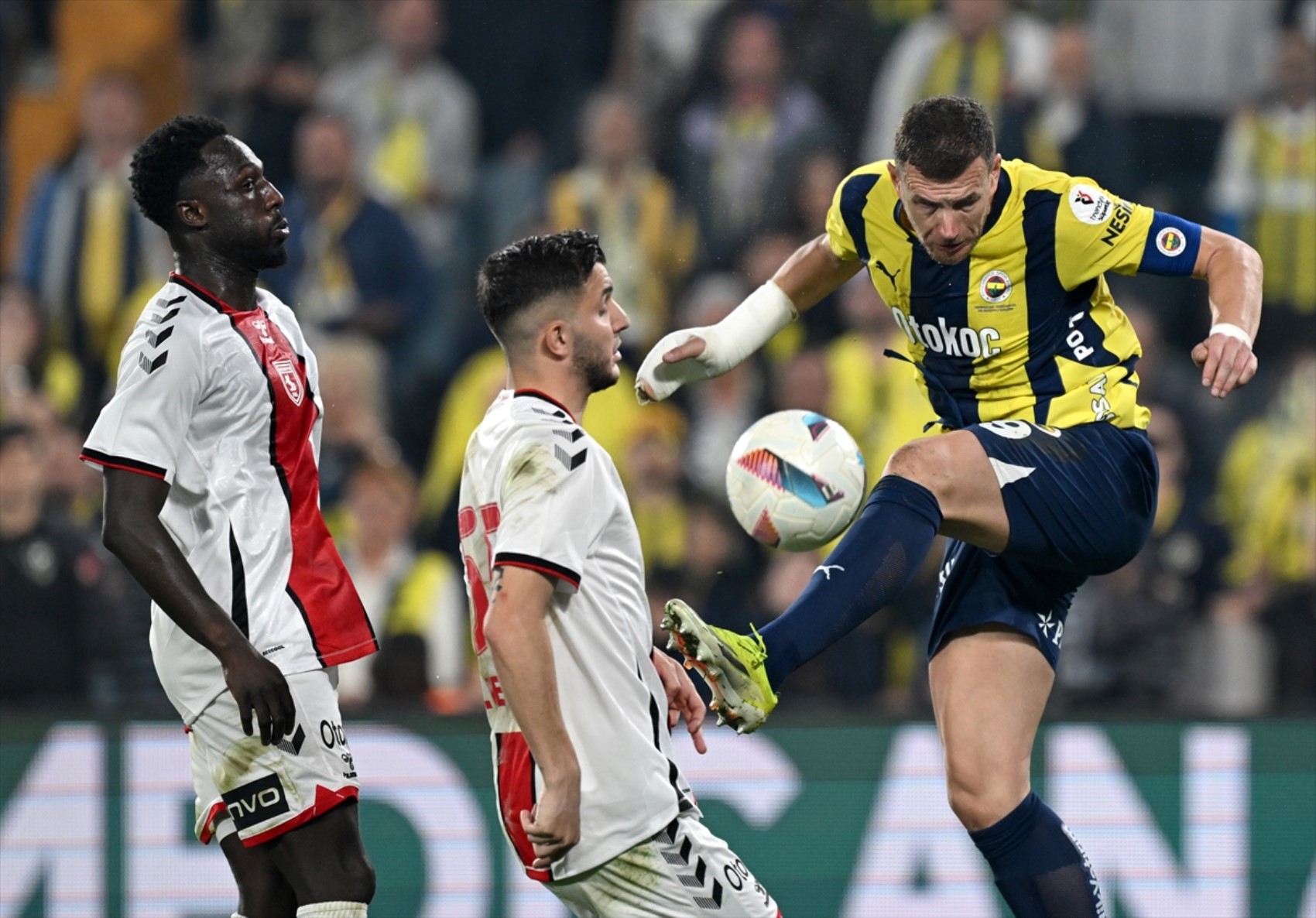 Trio ekibi Fenerbahçe- Samsunspor maçındaki tartışmalı kararları değerlendirdi: Samsunspor'un penaltı beklediği pozisyonda devam kararı doğru mu?