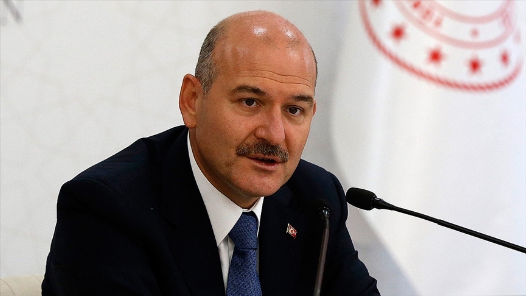 Süleyman Soylu'nun Almanya'da başına gelmeyen kalmadı: Havalimanında gerginlik! Çılgına döndü