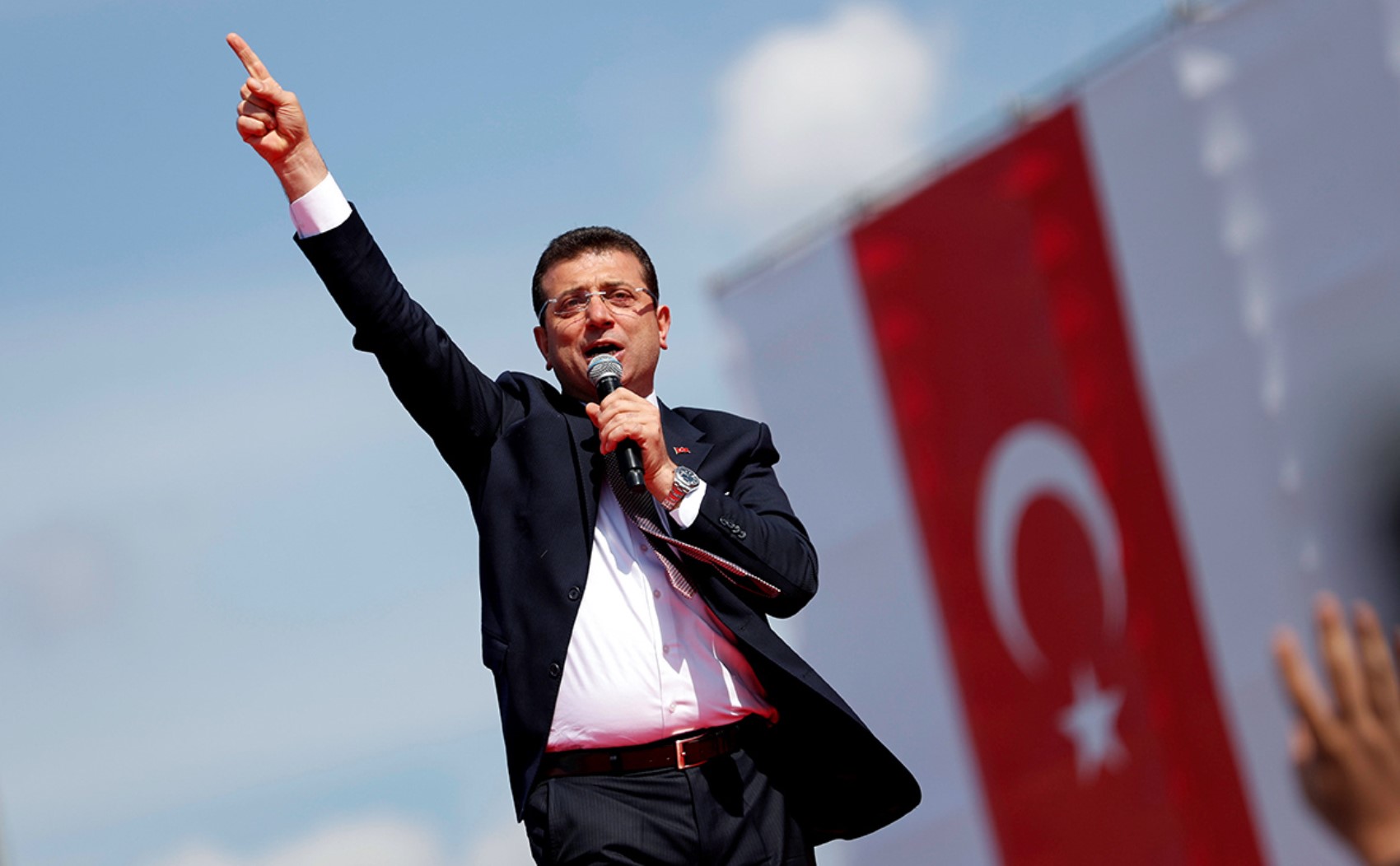 İmamoğlu'nun gözaltına alınmasına ünlülerden tepki sürüyor! Didem Soydan Saraçhane önünden paylaştı