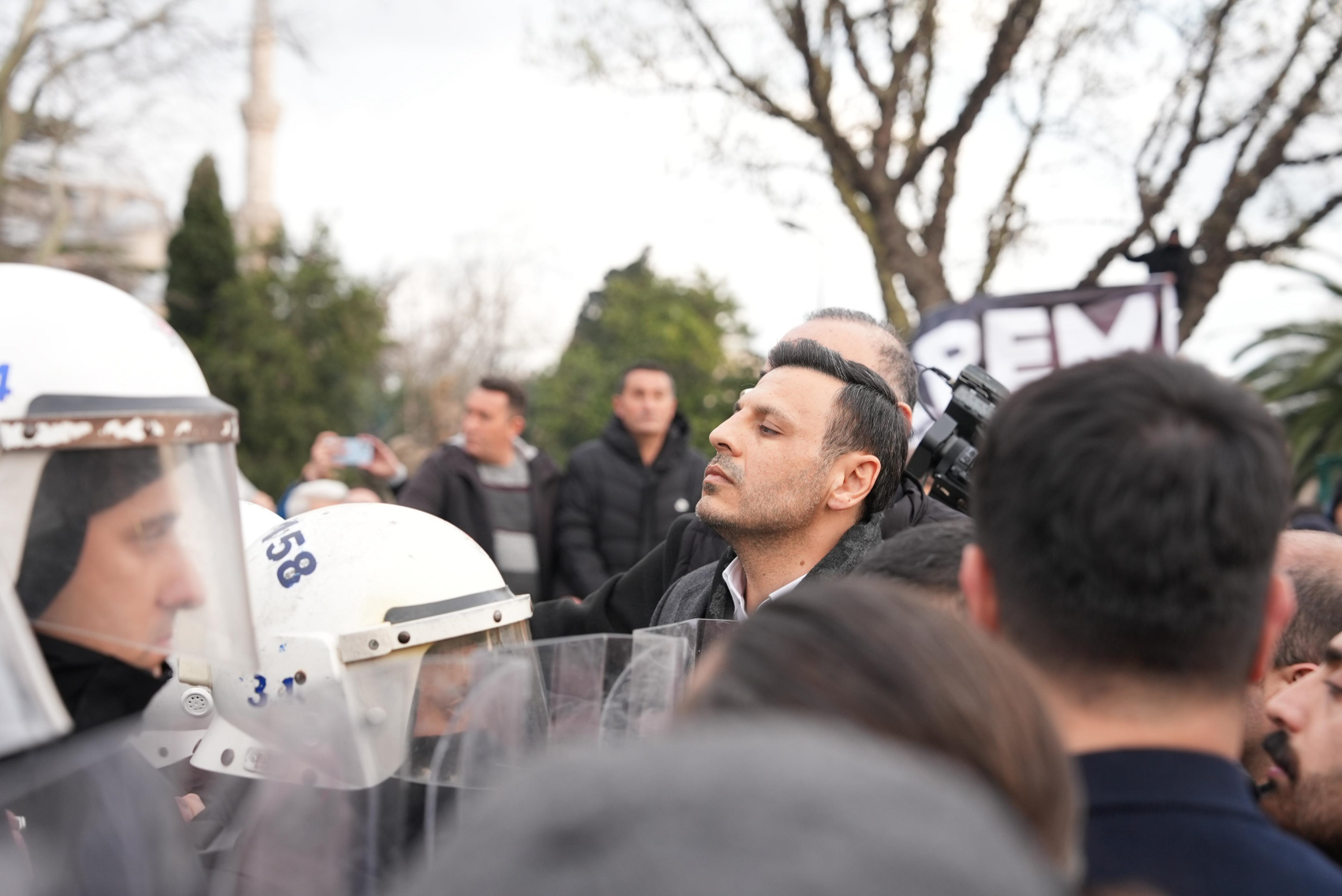 Saraçhane'de kalabalık giderek artıyor! İmamoğlu'na destek 2. gününde...