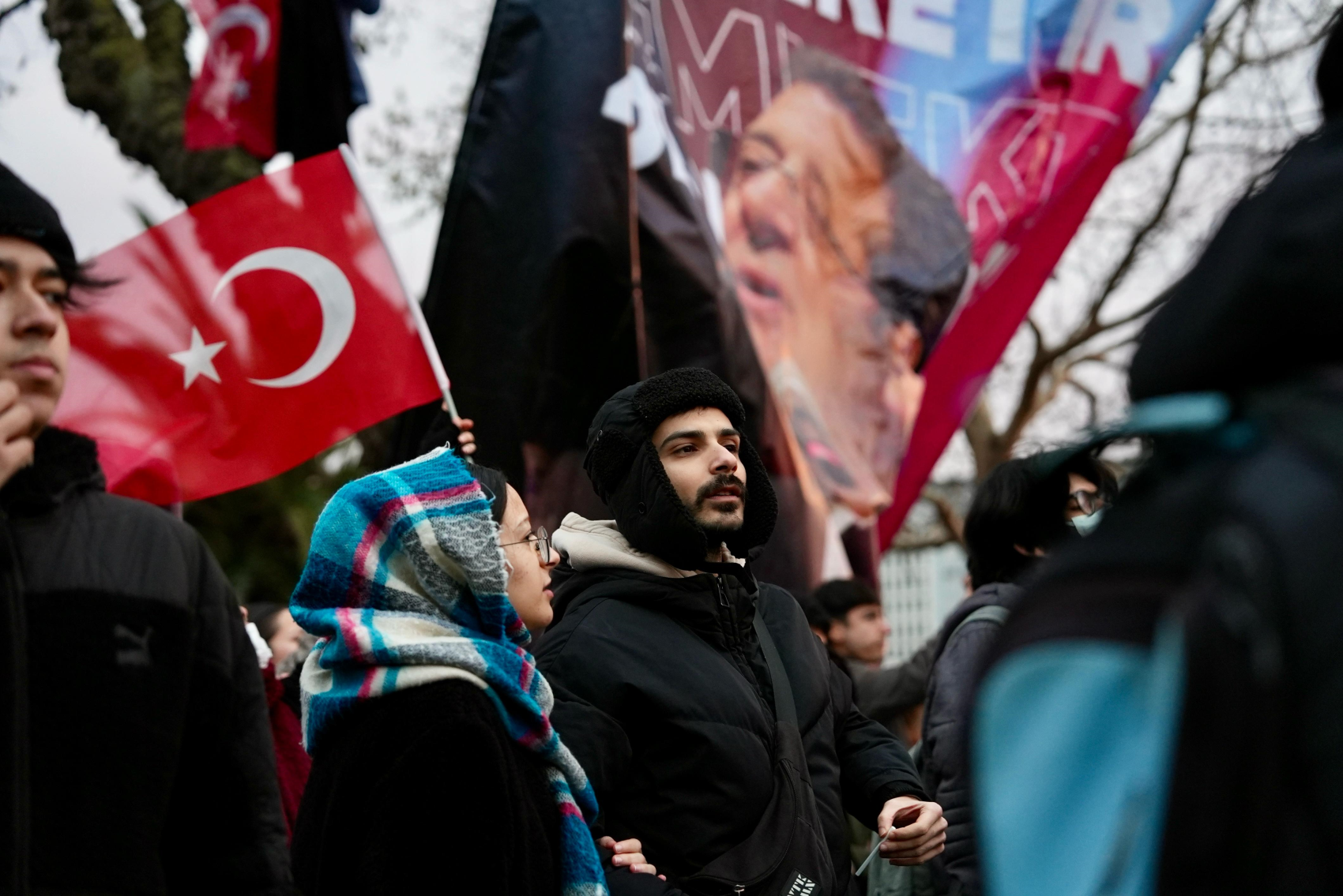 Saraçhane'de kalabalık giderek artıyor! İmamoğlu'na destek 2. gününde...