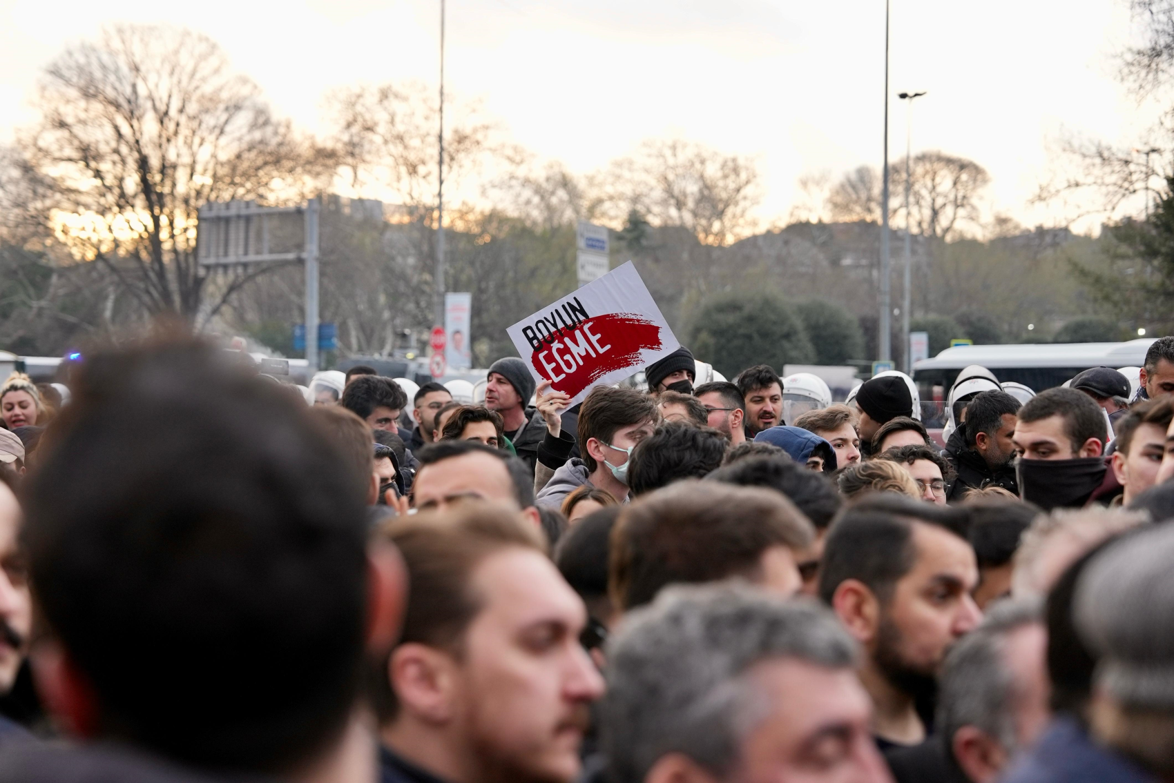 Saraçhane'de kalabalık giderek artıyor! İmamoğlu'na destek 2. gününde...