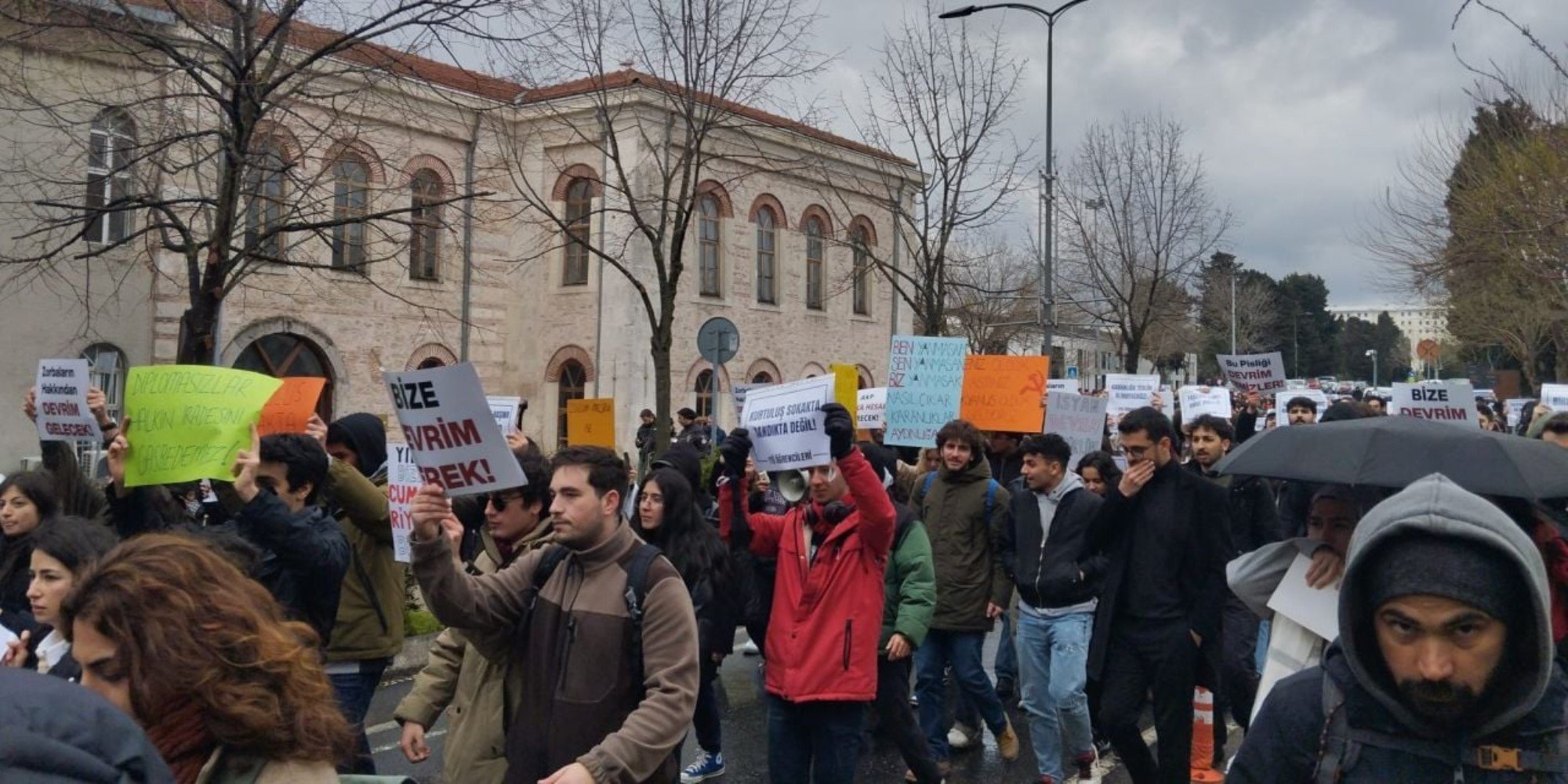 Cem Küçük İmamoğlu protestolarına katılan öğrencileri tehdit etti: 'Devlet bunu not eder'