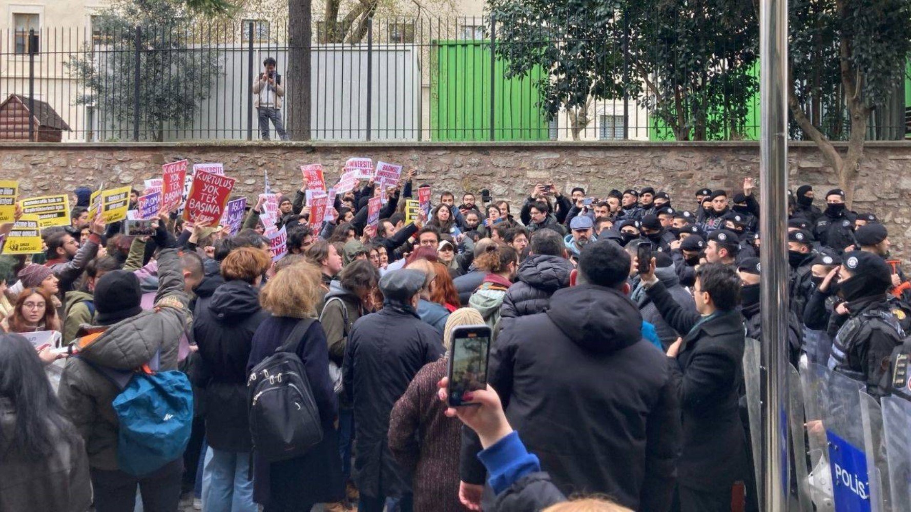 Cem Küçük İmamoğlu protestolarına katılan öğrencileri tehdit etti: 'Devlet bunu not eder'