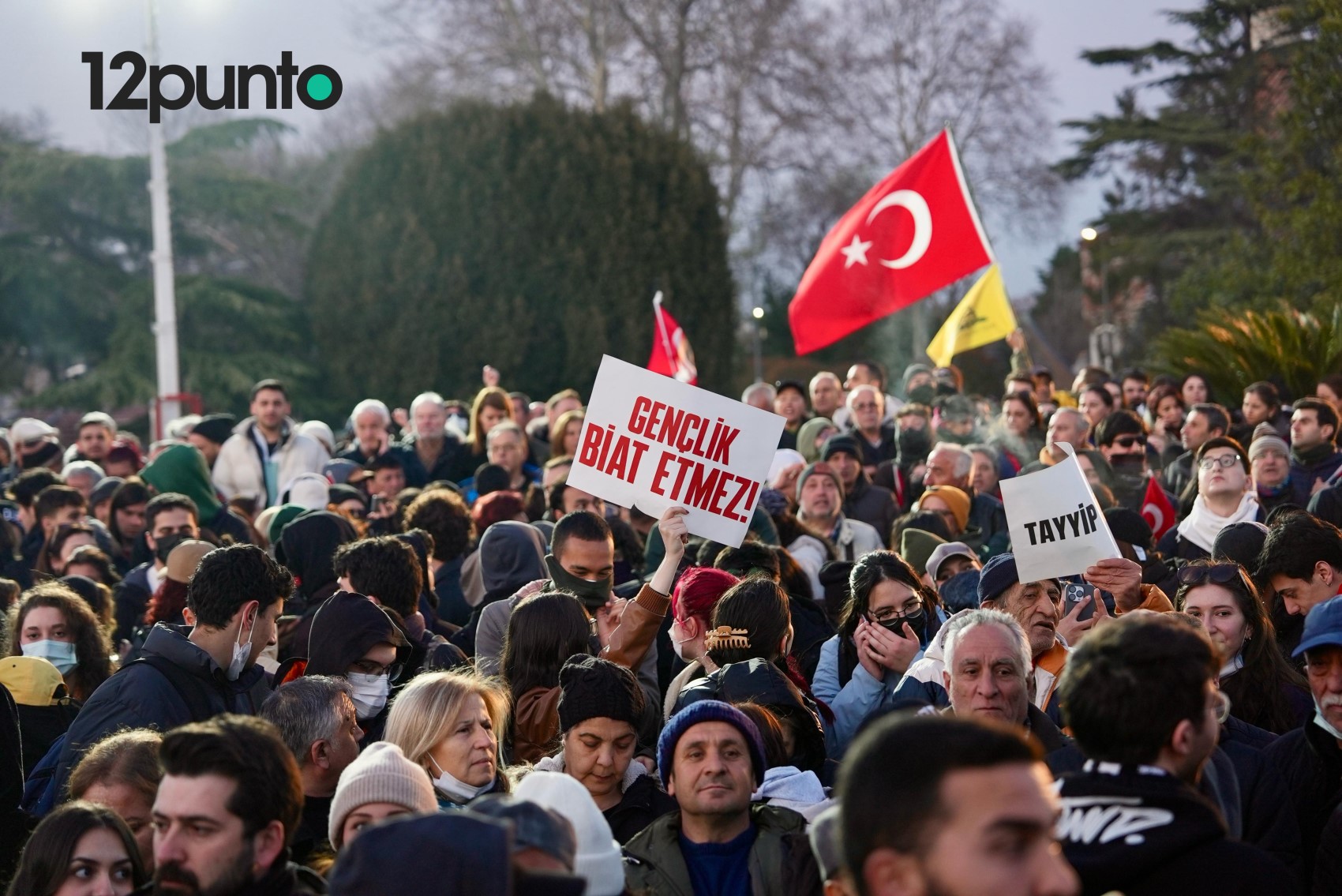 Yurttaş 3. günde de Saraçhane'ye akın etti: Mesajlı pankartlar dikkat çekti