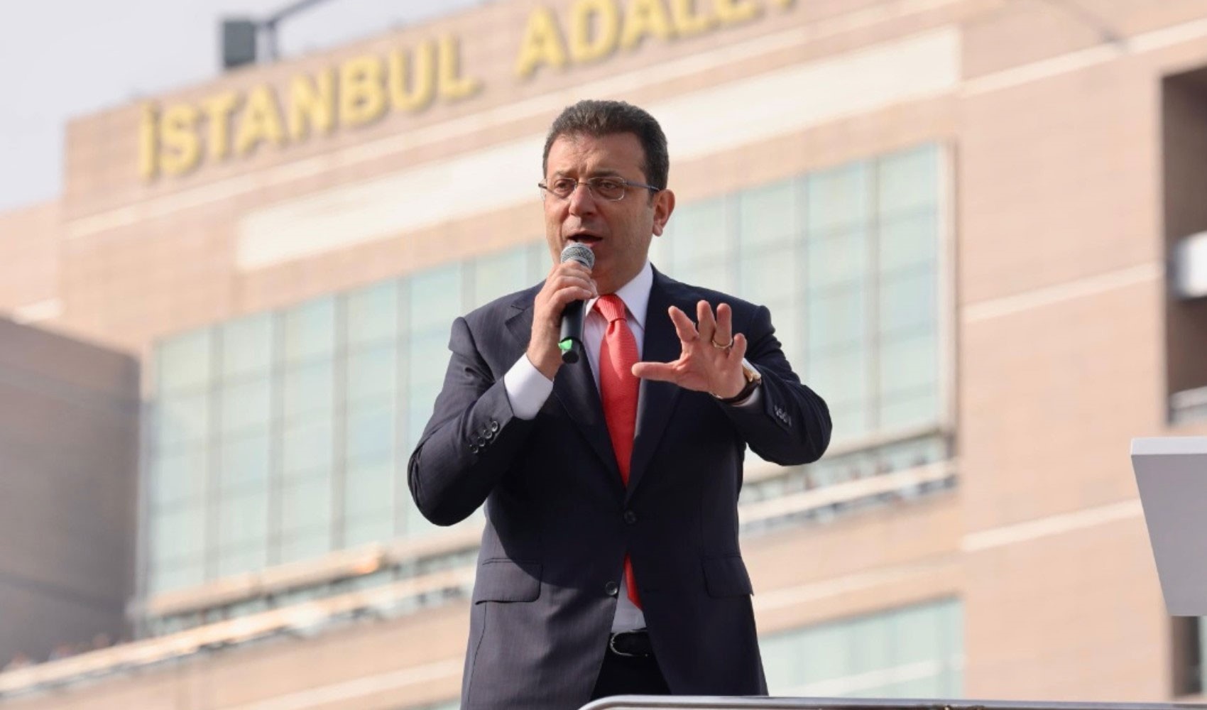 È iniziato l'interrogatorio del giudice per Ekrem İmamoğlu